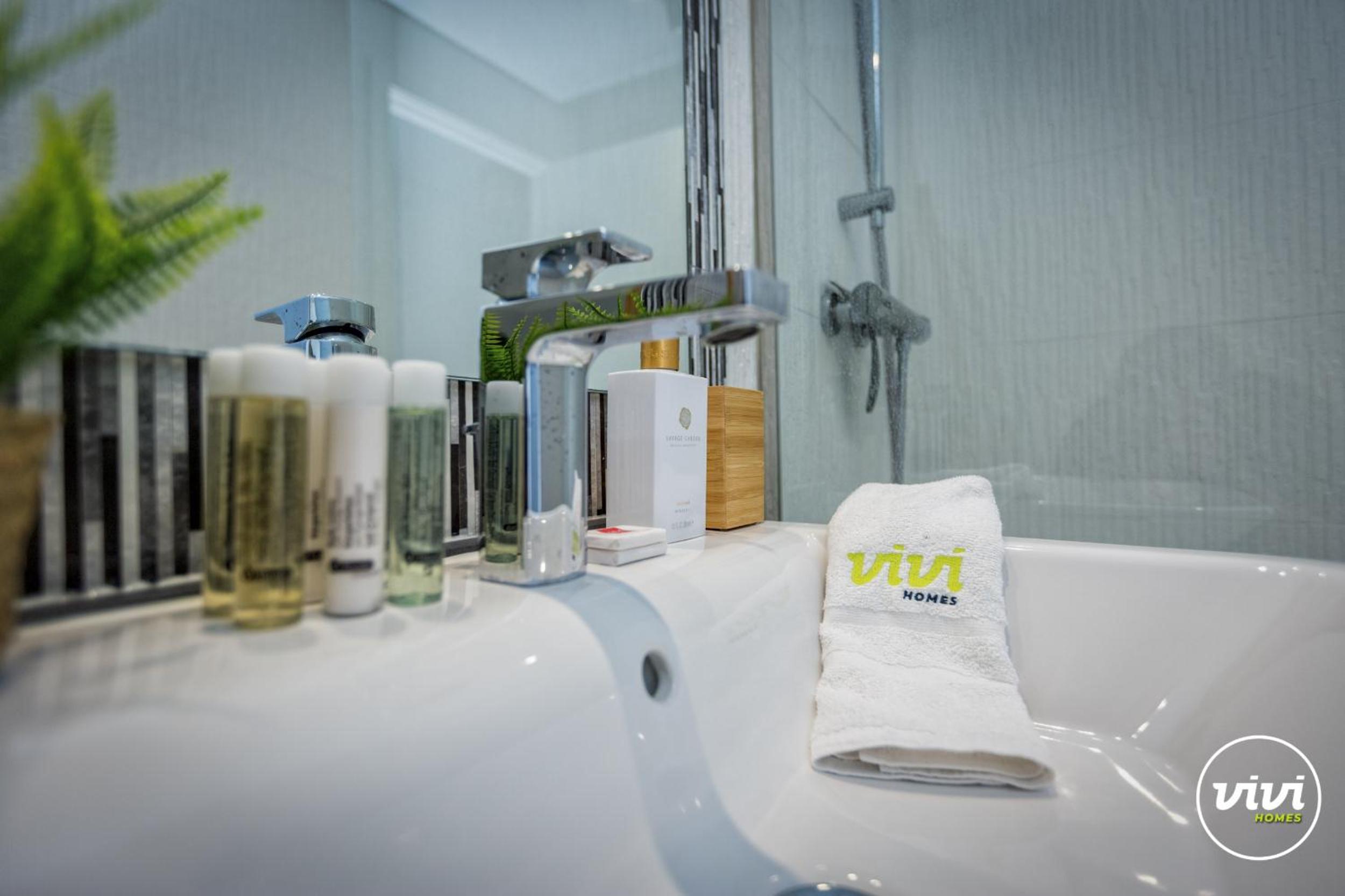 ViVi Homes - Casa Ferli Marbella Pool, Garden, Golf & Sea View