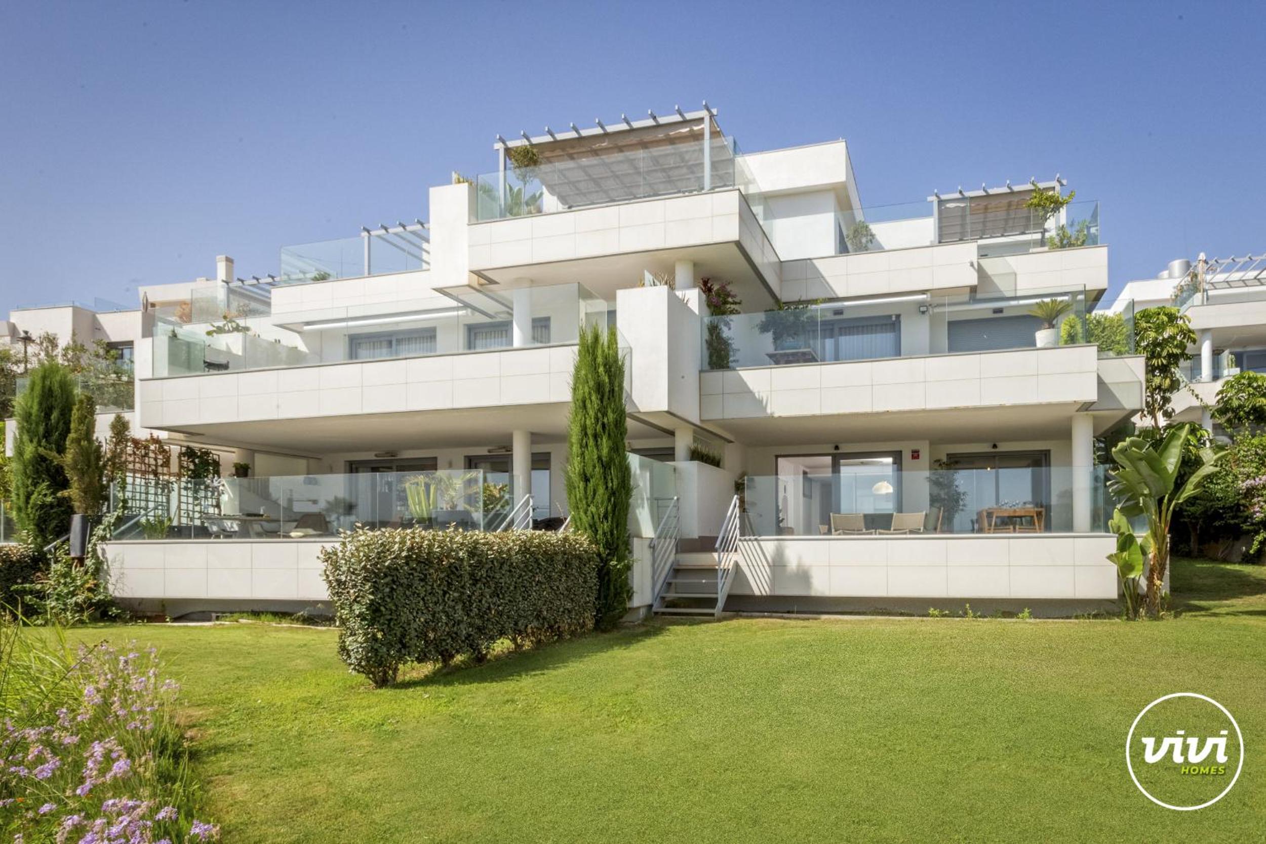 ViVi Homes - Casa Ferli Marbella Pool, Garden, Golf & Sea View