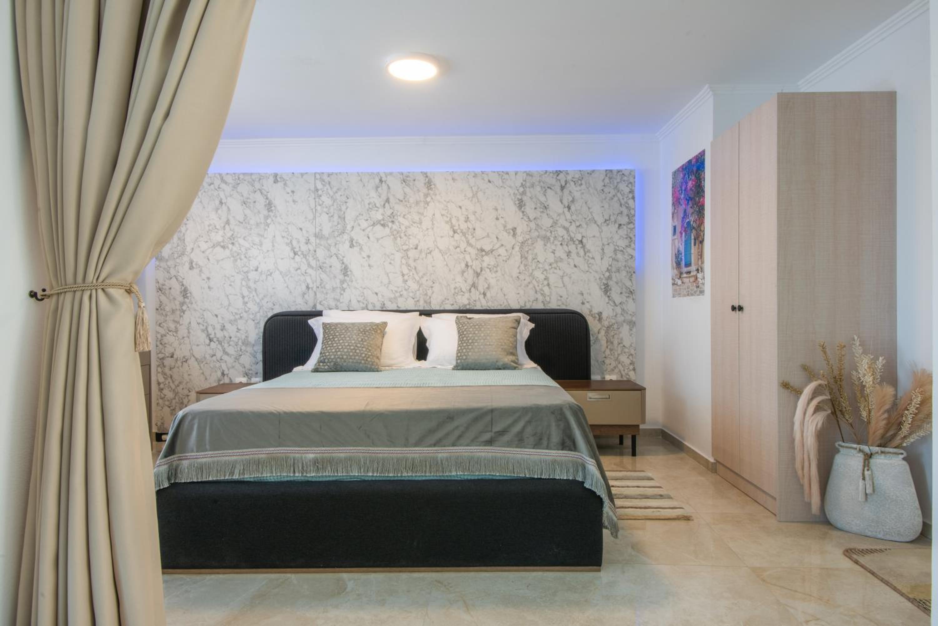 Solomon Premium House