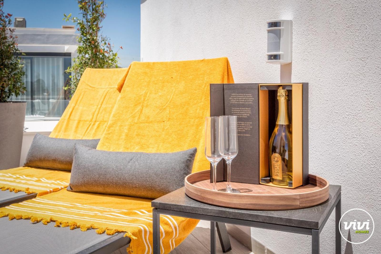 ViVi Homes -Zumo Pool, Gym & Sea View