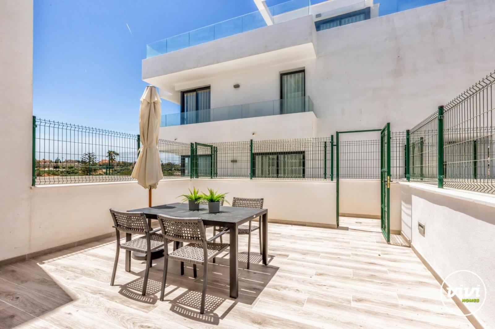 ViVi Homes -Zumo Pool, Gym & Sea View