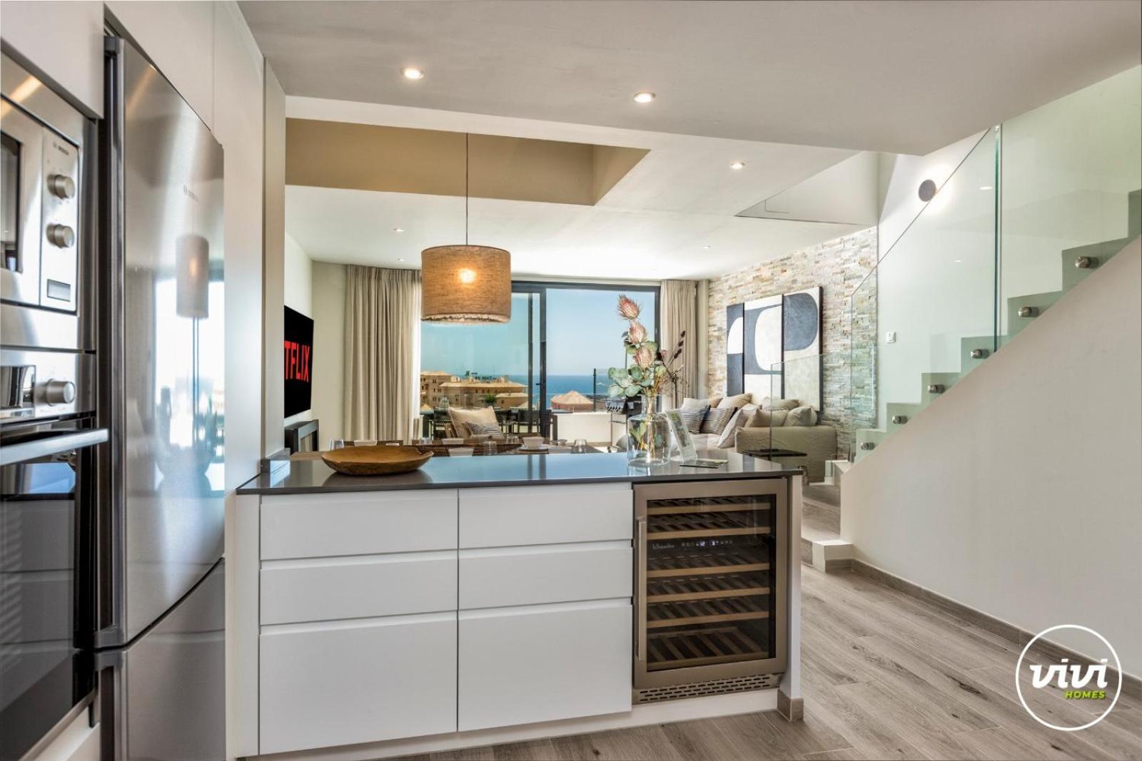 ViVi Homes -Zumo Pool, Gym & Sea View