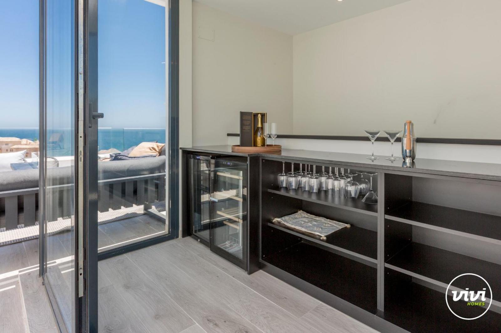 ViVi Homes -Zumo Pool, Gym & Sea View