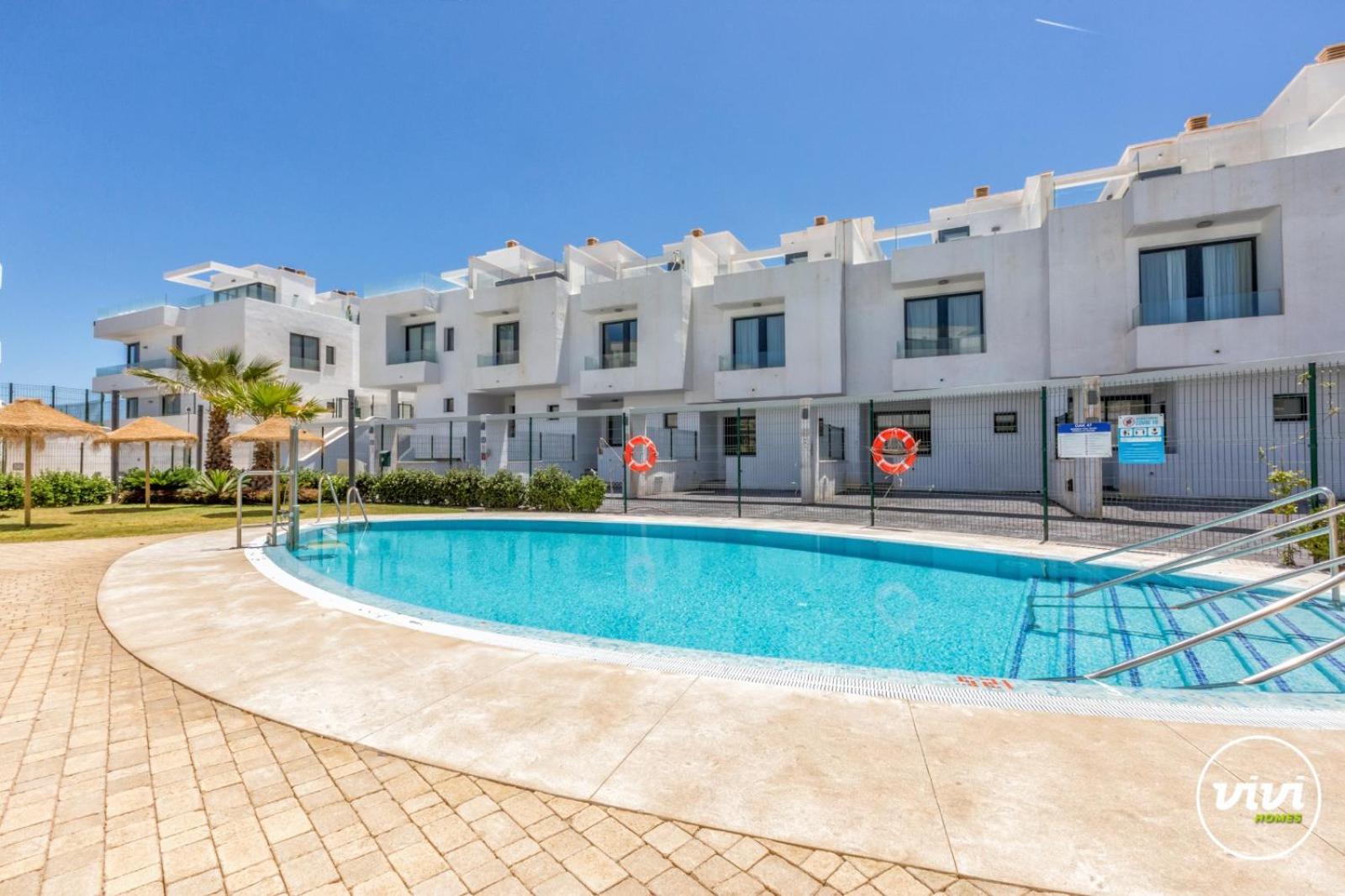ViVi Homes -Zumo Pool, Gym & Sea View