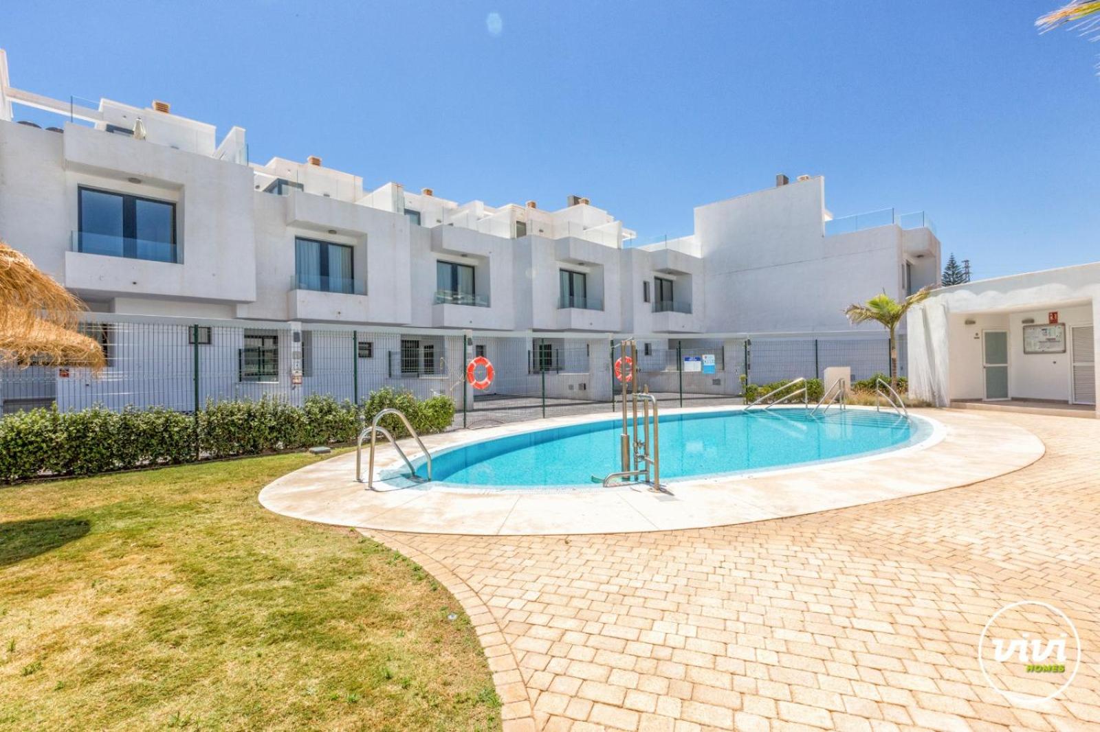 ViVi Homes -Zumo Pool, Gym & Sea View