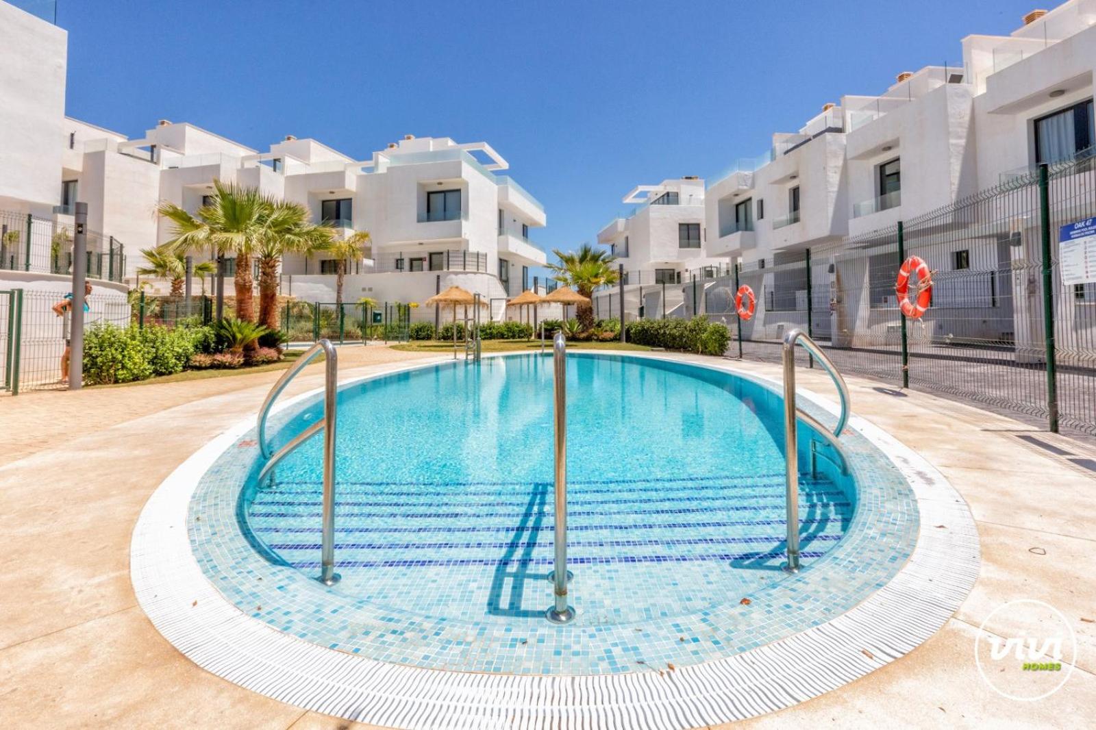 ViVi Homes -Zumo Pool, Gym & Sea View