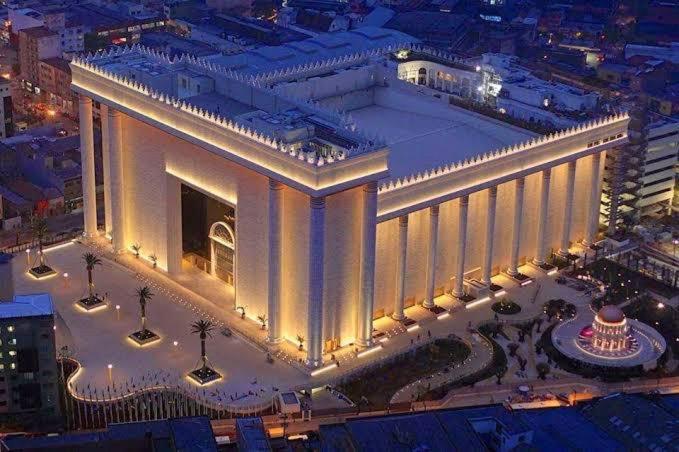 Apartamento para pessoas de família ou a negócio, Ap Grande 3 quartos no Brás próximo igreja Mundial,mercado municipal, 25 de março, templo Salomão, metro 