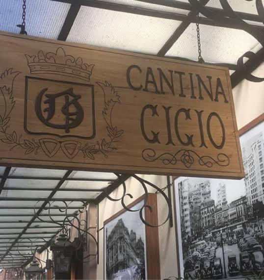 Apartamento para pessoas de família ou a negócio, Ap Grande 3 quartos no Brás próximo igreja Mundial,mercado municipal, 25 de março, templo Salomão, metro 