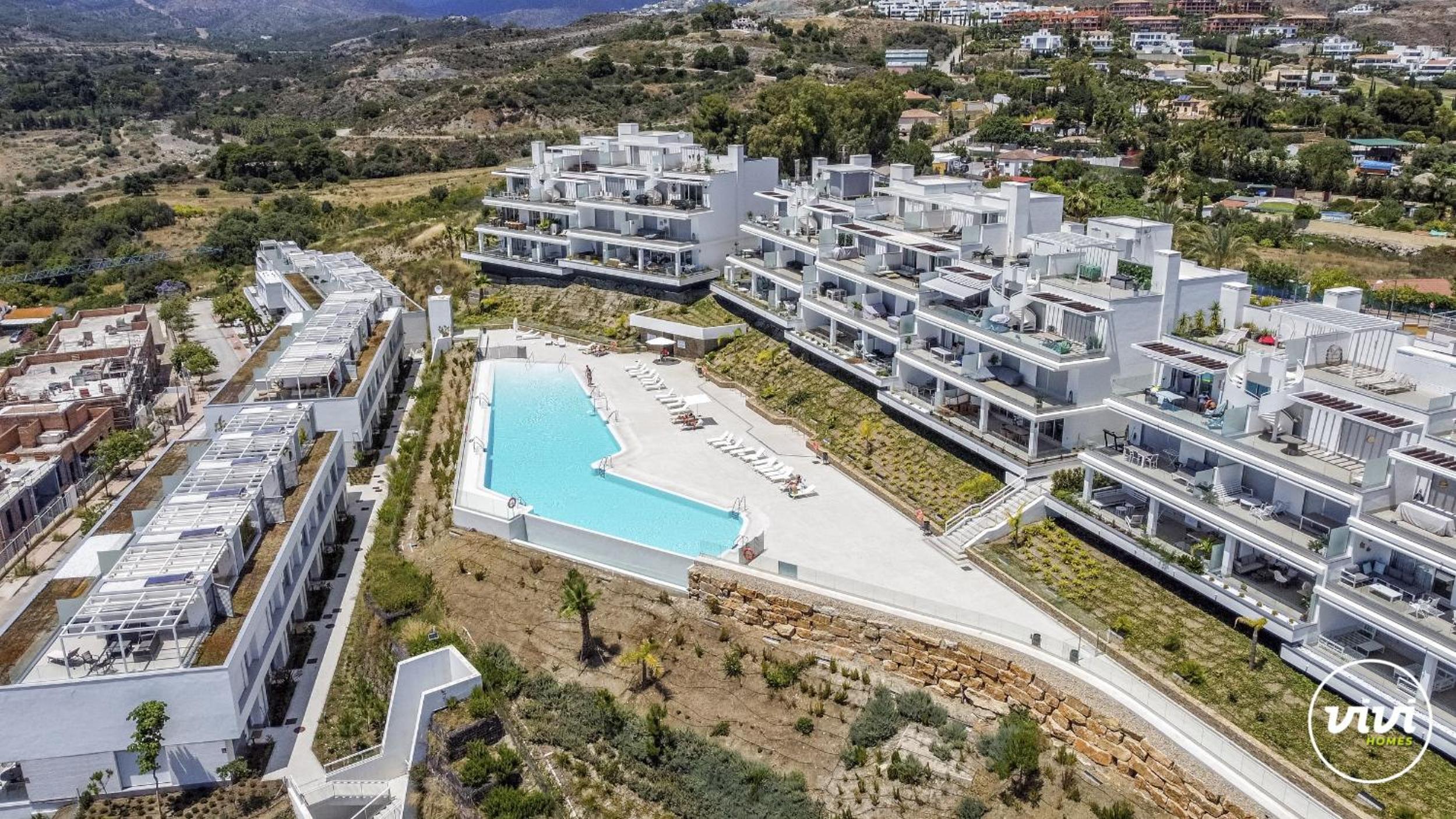 ViVi Homes - Lima Pool, Sunny Terrace & Beach