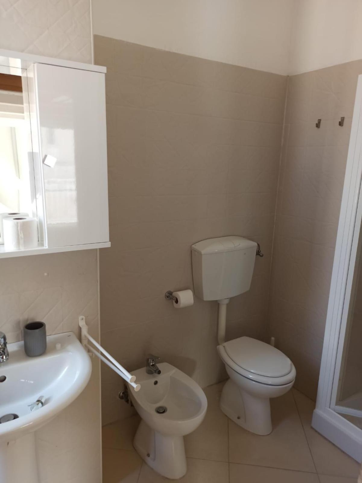 Enjoy Trani en Trani — bathroom