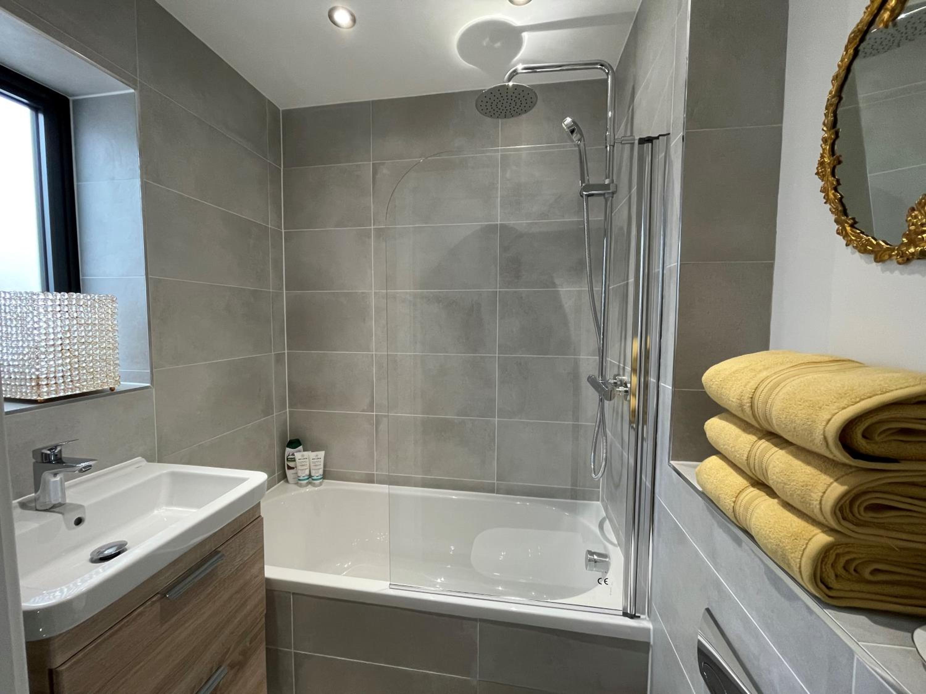 3 The Salt Yard, Whitstable - free parking, centre of town, 2 min walk to beach view 2
