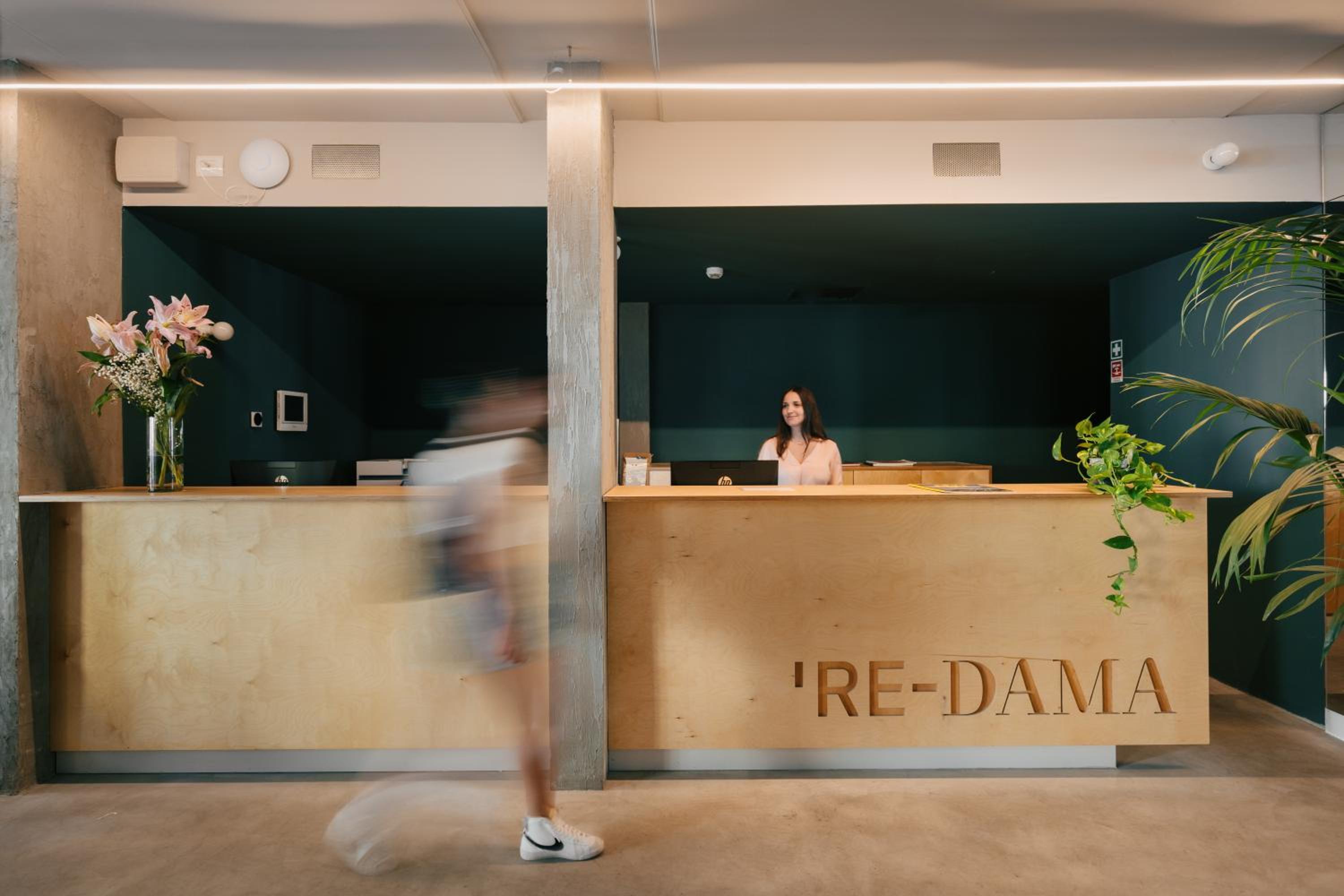 'RE-Dama Hostel