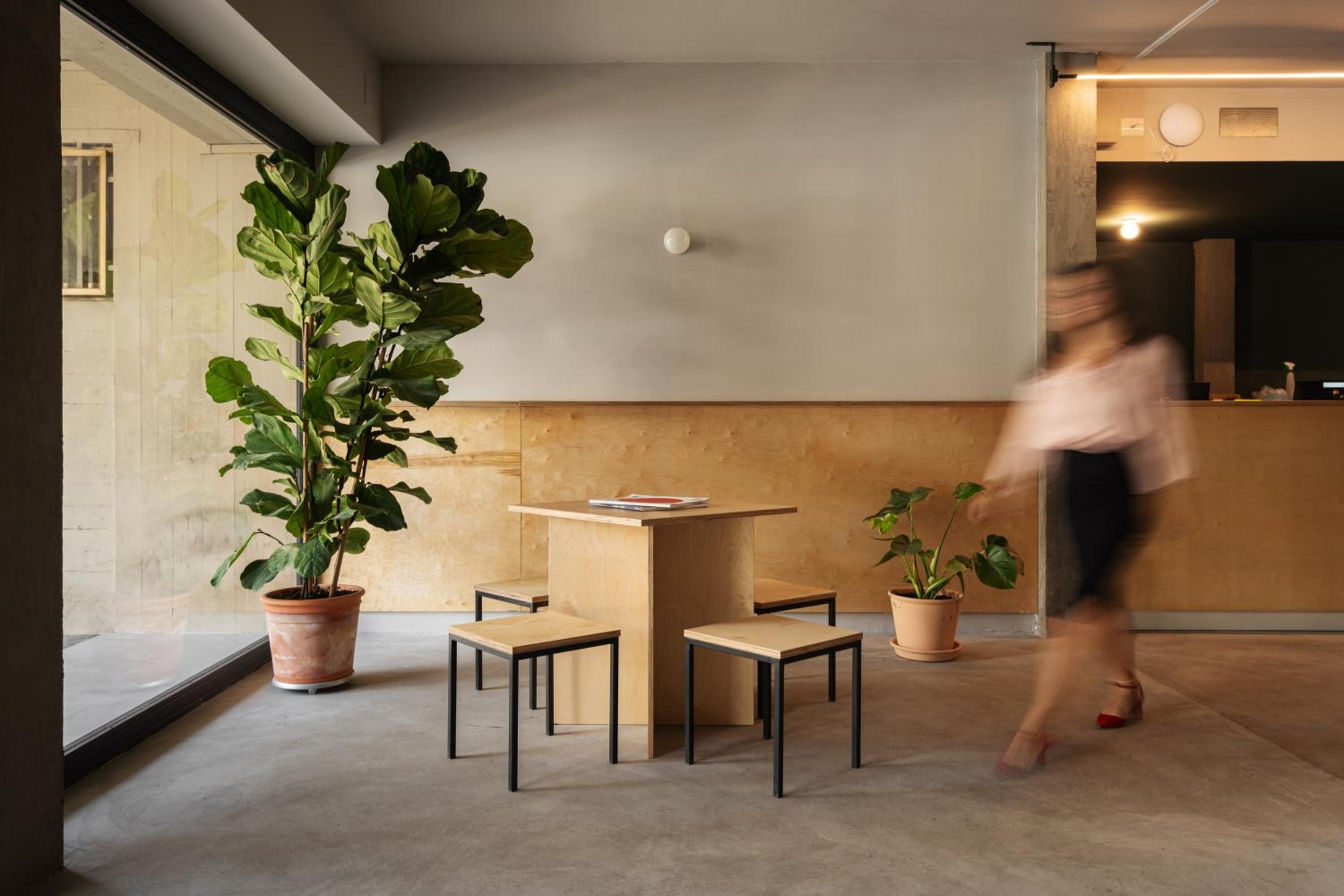 'RE-Dama Hostel