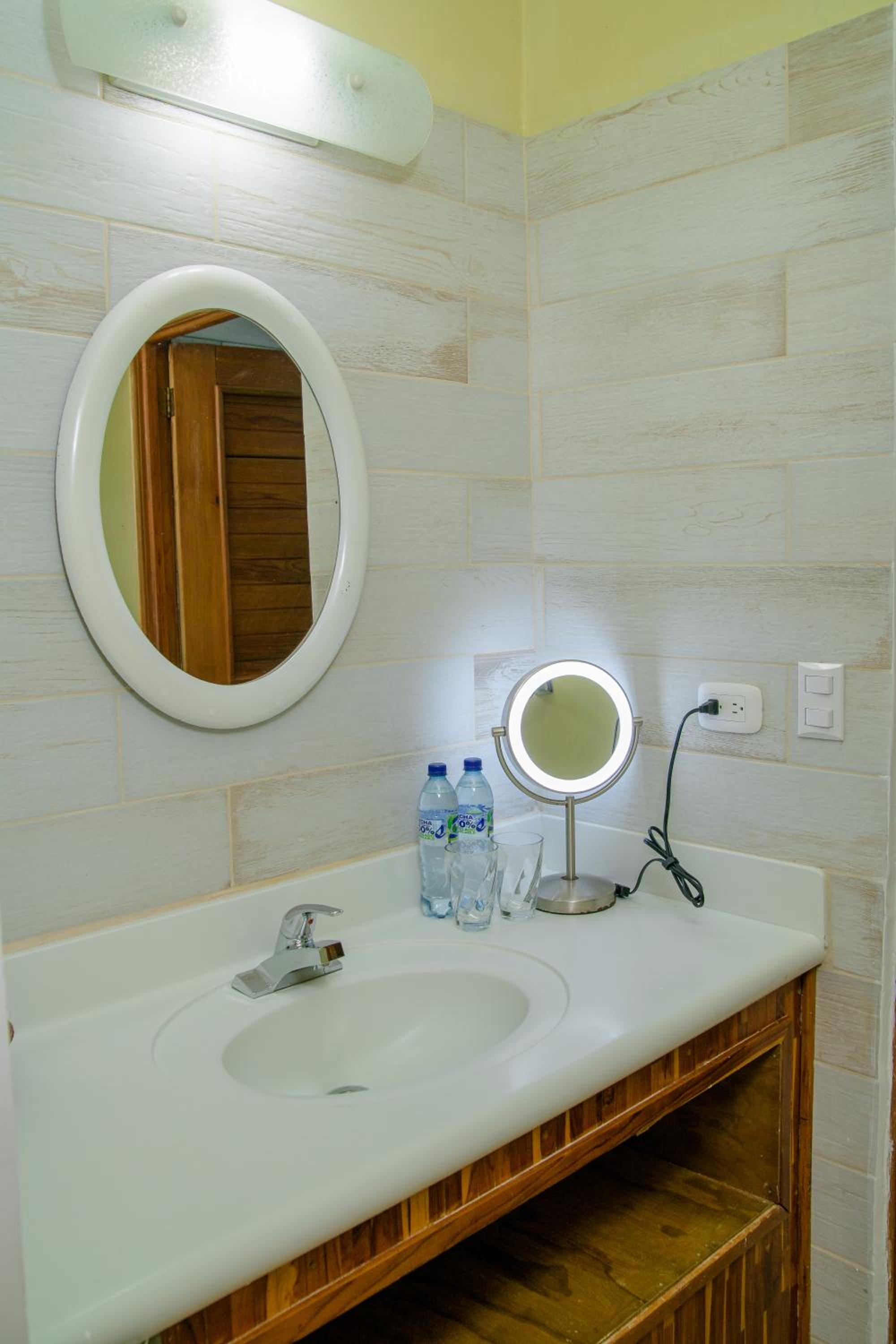 San Pedro Vacations - Banana Palms Hotel - Property Image 4
