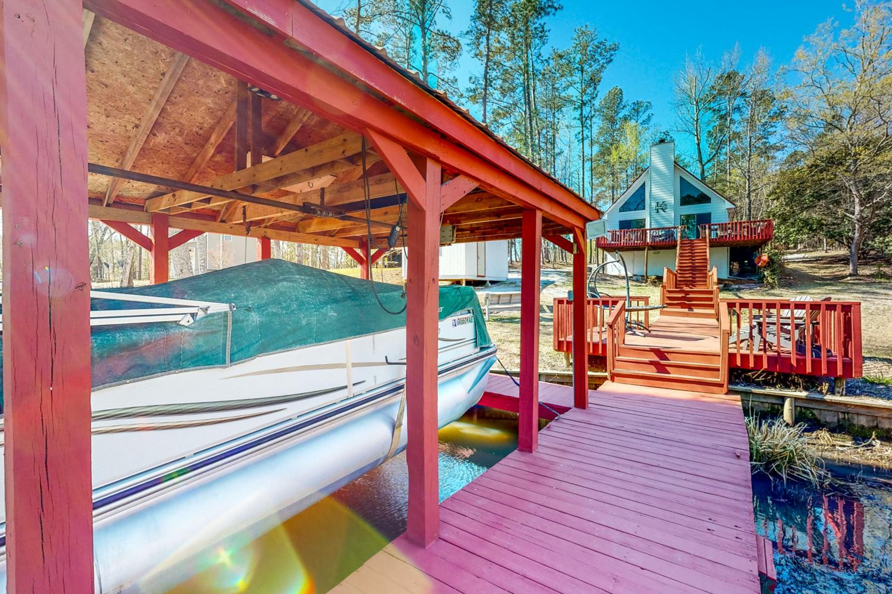 Lakefront Eatonton Haven with Dock Bring Your Boat!