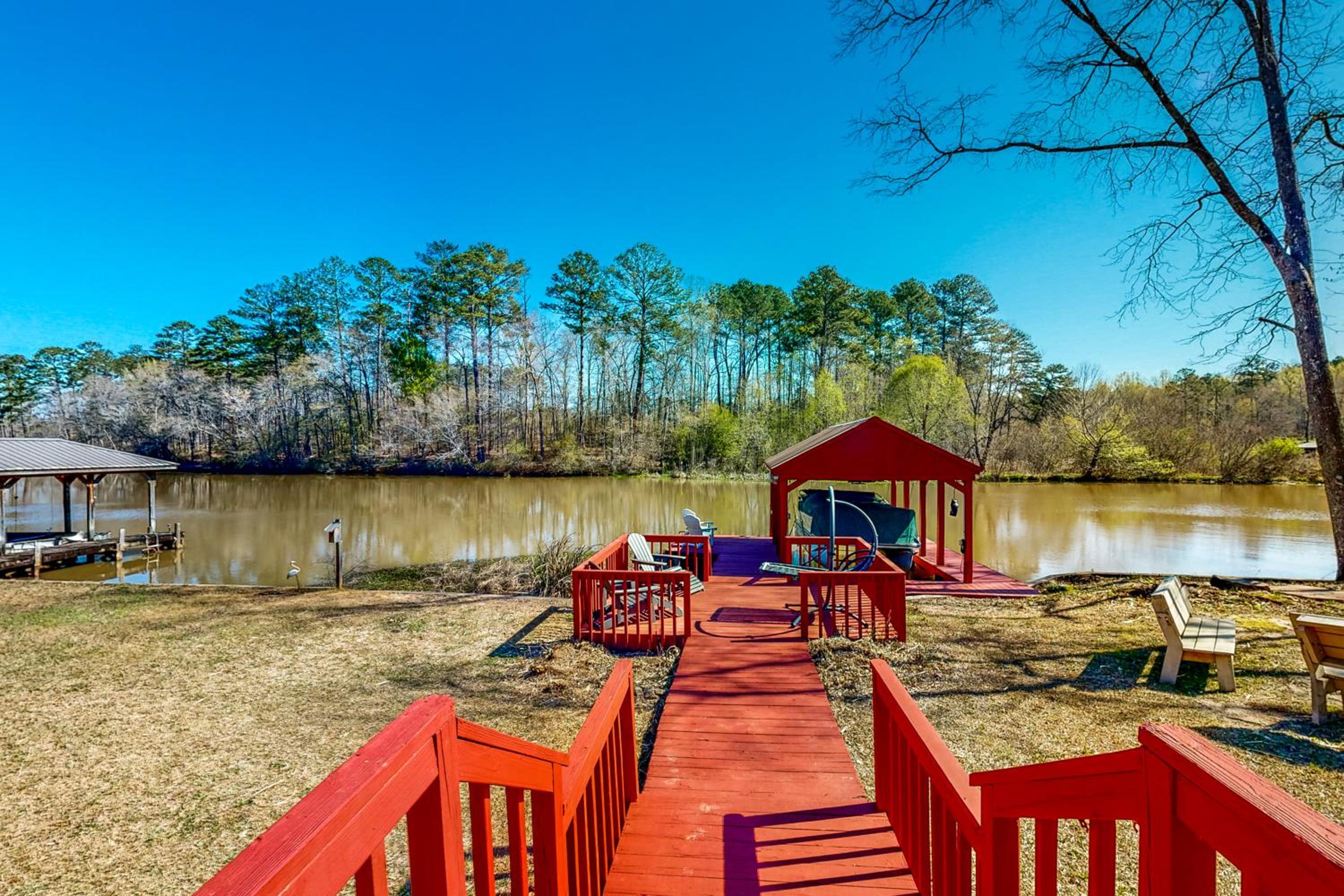 Lakefront Eatonton Haven with Dock Bring Your Boat!