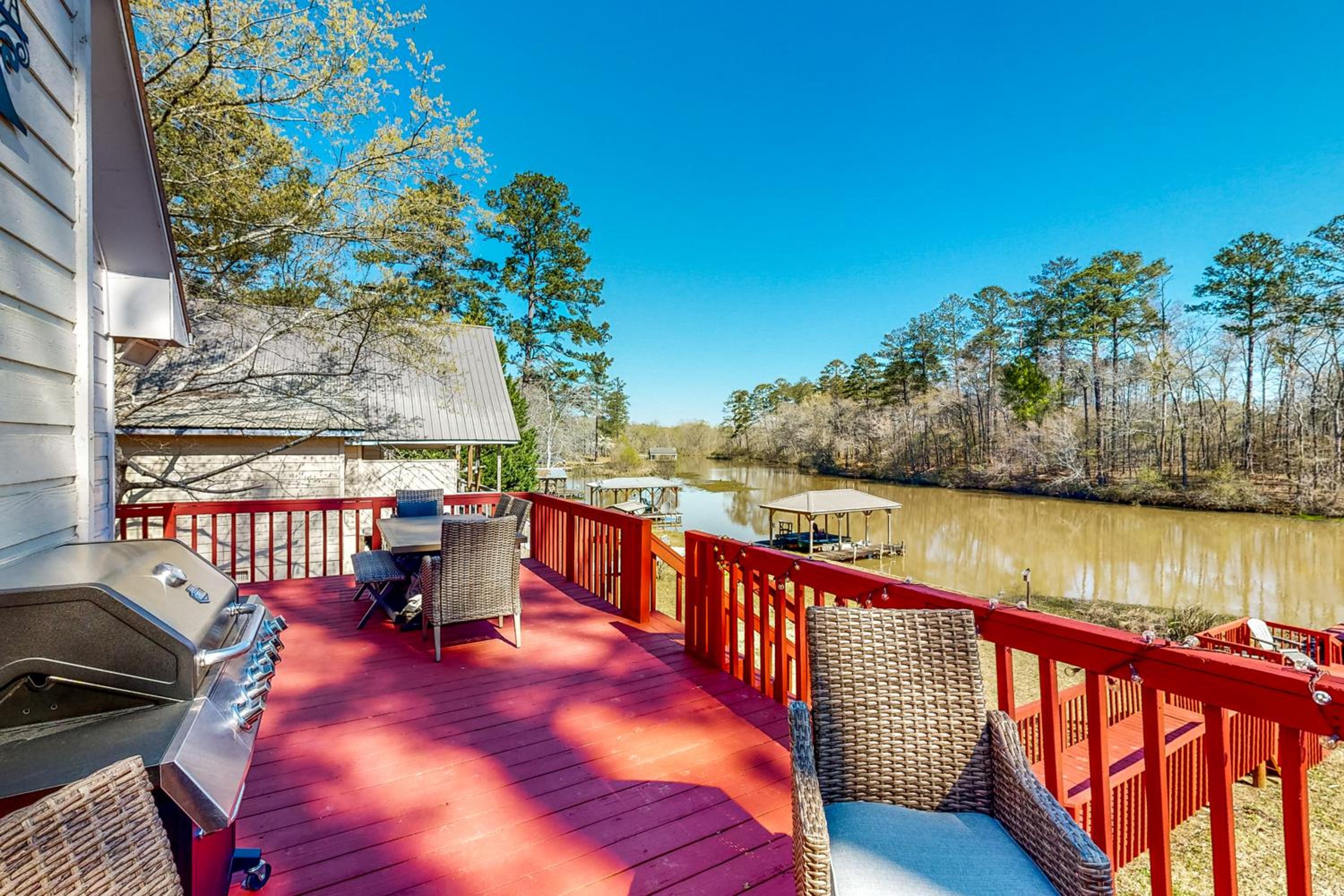 Lakefront Eatonton Haven with Dock Bring Your Boat!