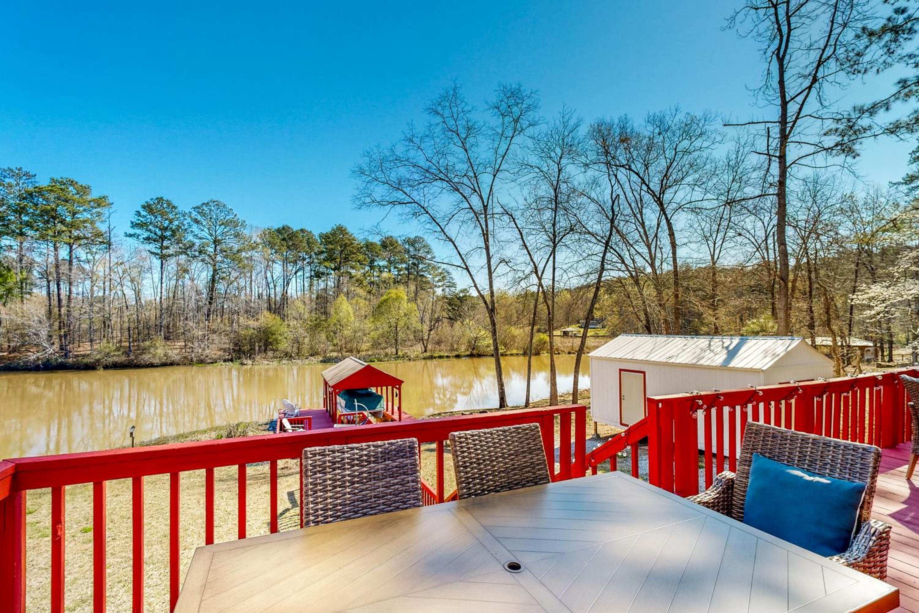 Lakefront Eatonton Haven with Dock Bring Your Boat!