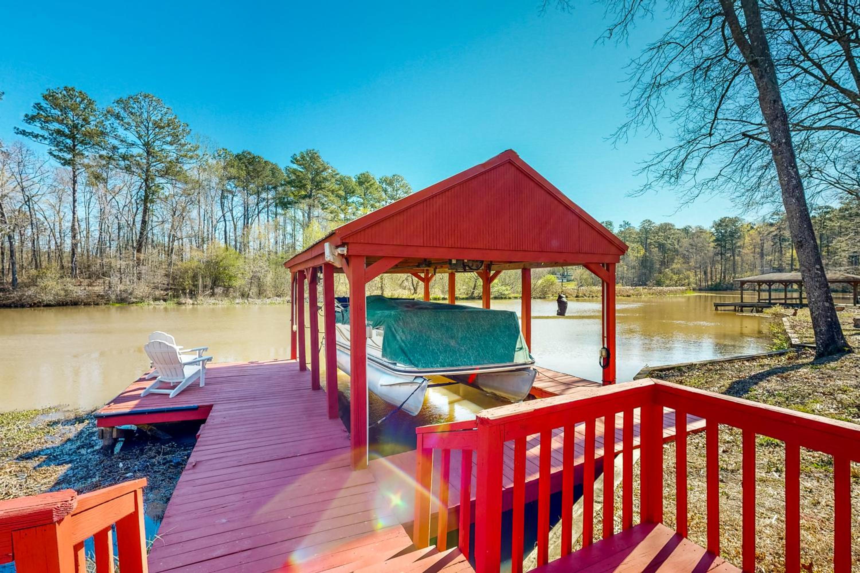Lakefront Eatonton Haven with Dock Bring Your Boat!