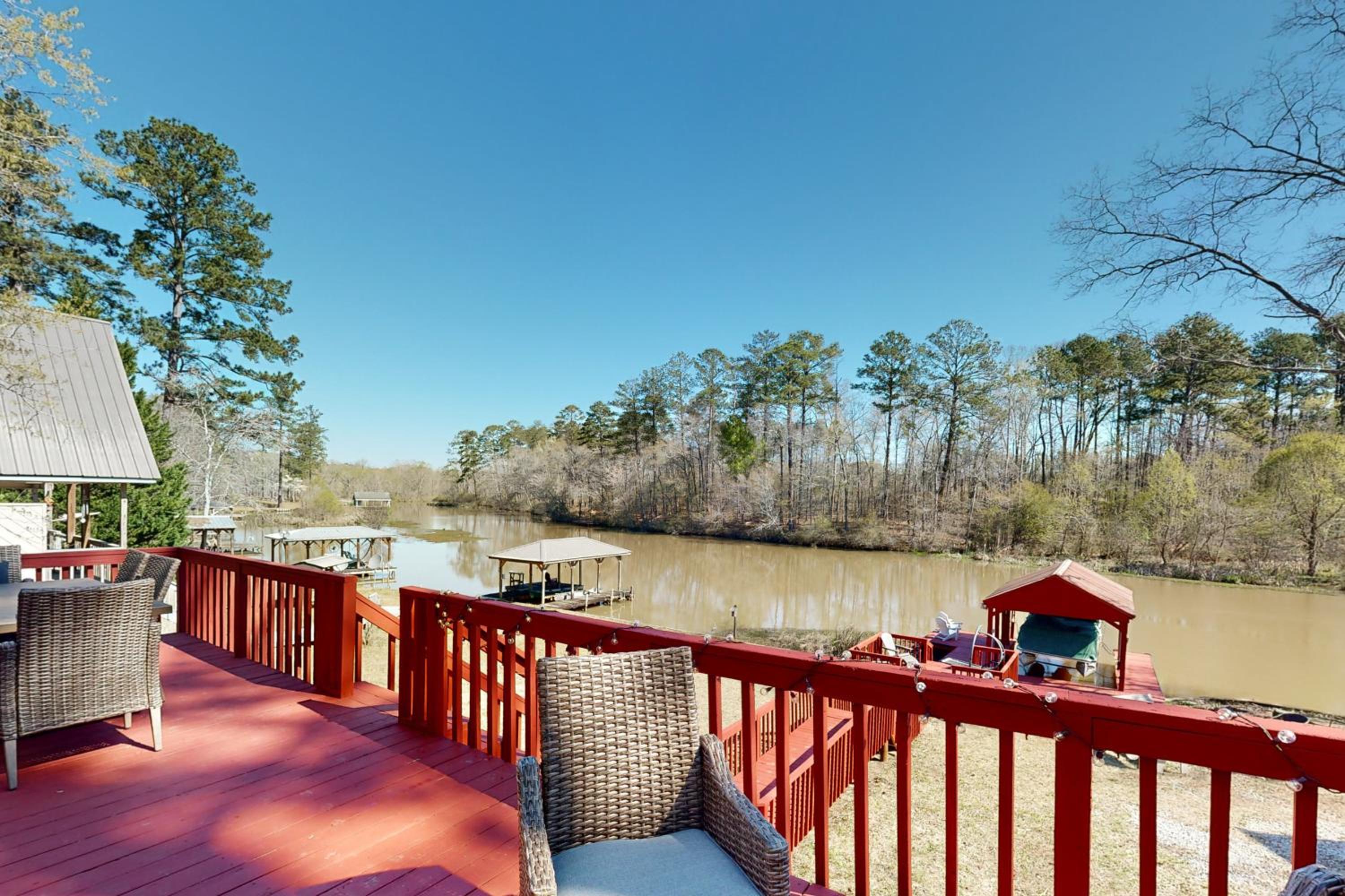 Lakefront Eatonton Haven with Dock Bring Your Boat!