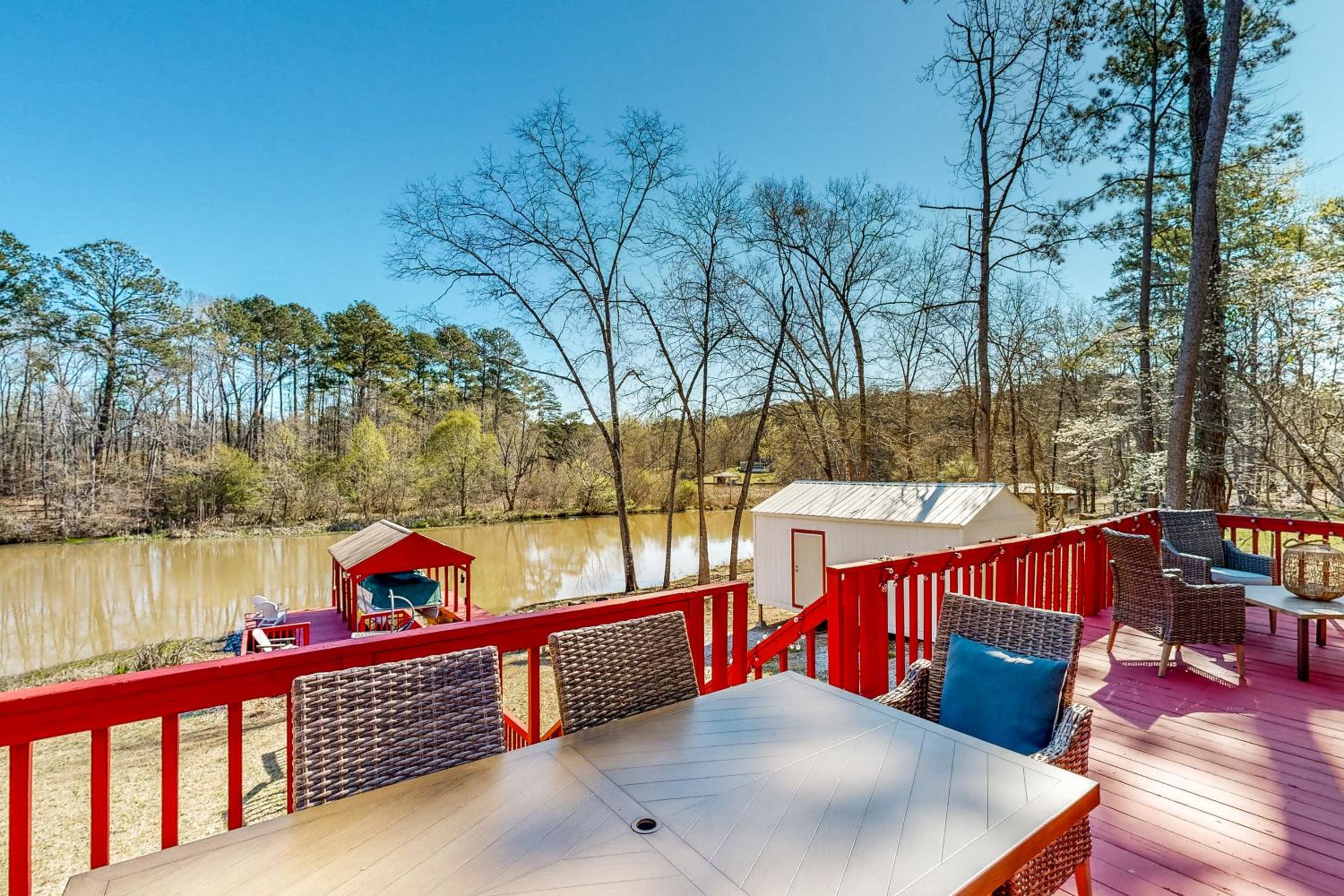 Lakefront Eatonton Haven with Dock Bring Your Boat!