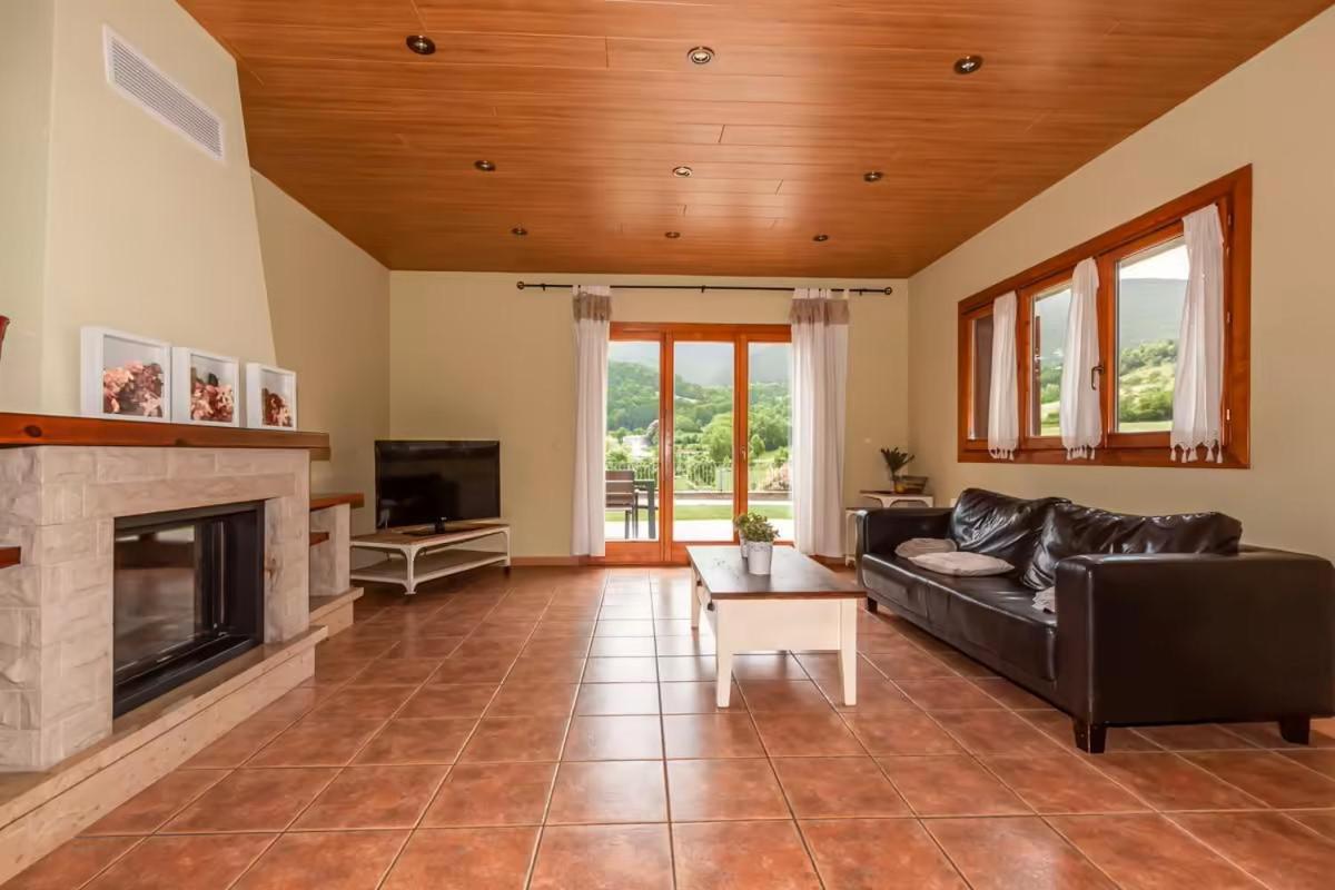 Casa ideal para 10 personas con amplia terraza y vistas
