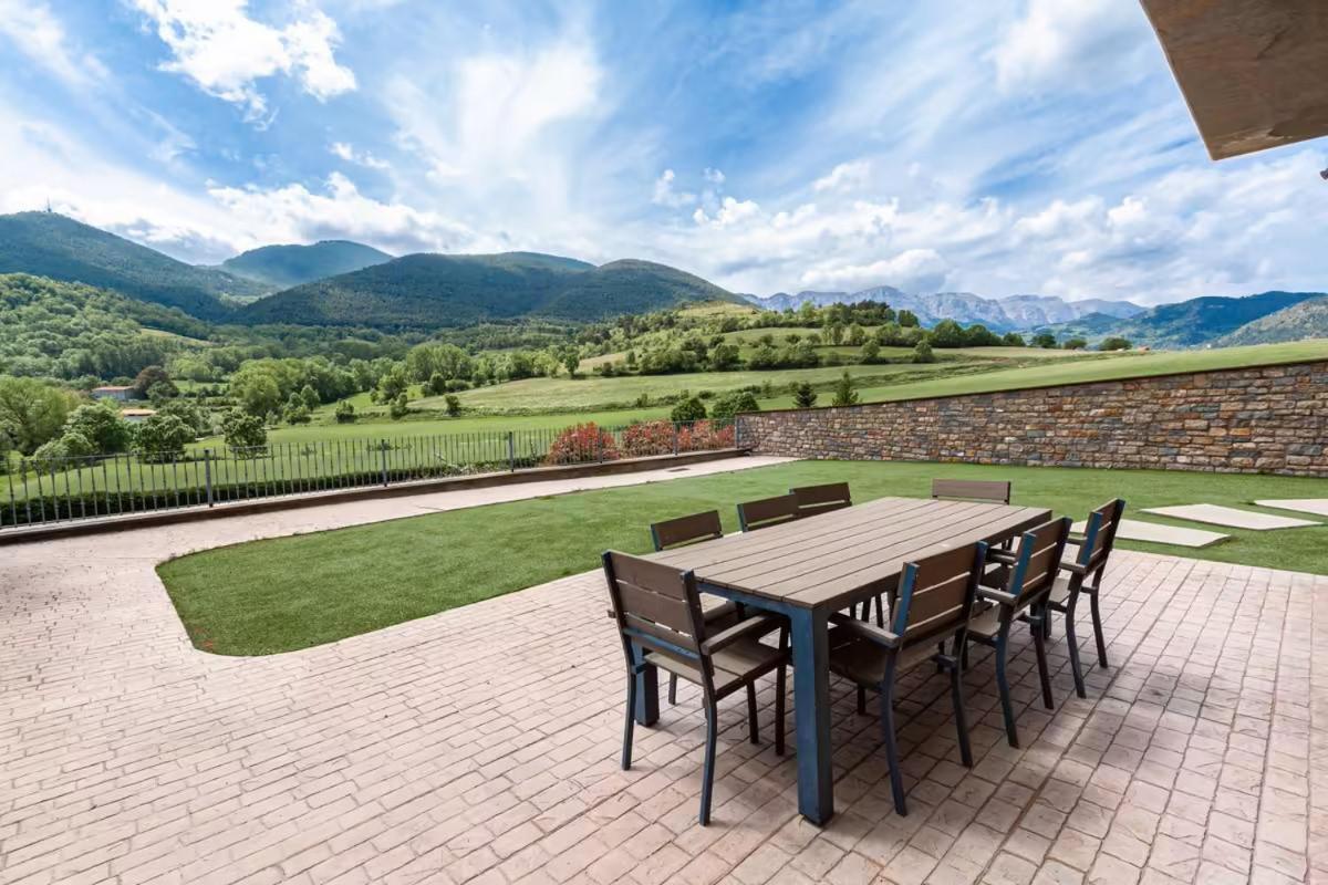 Casa ideal para 10 personas con amplia terraza y vistas