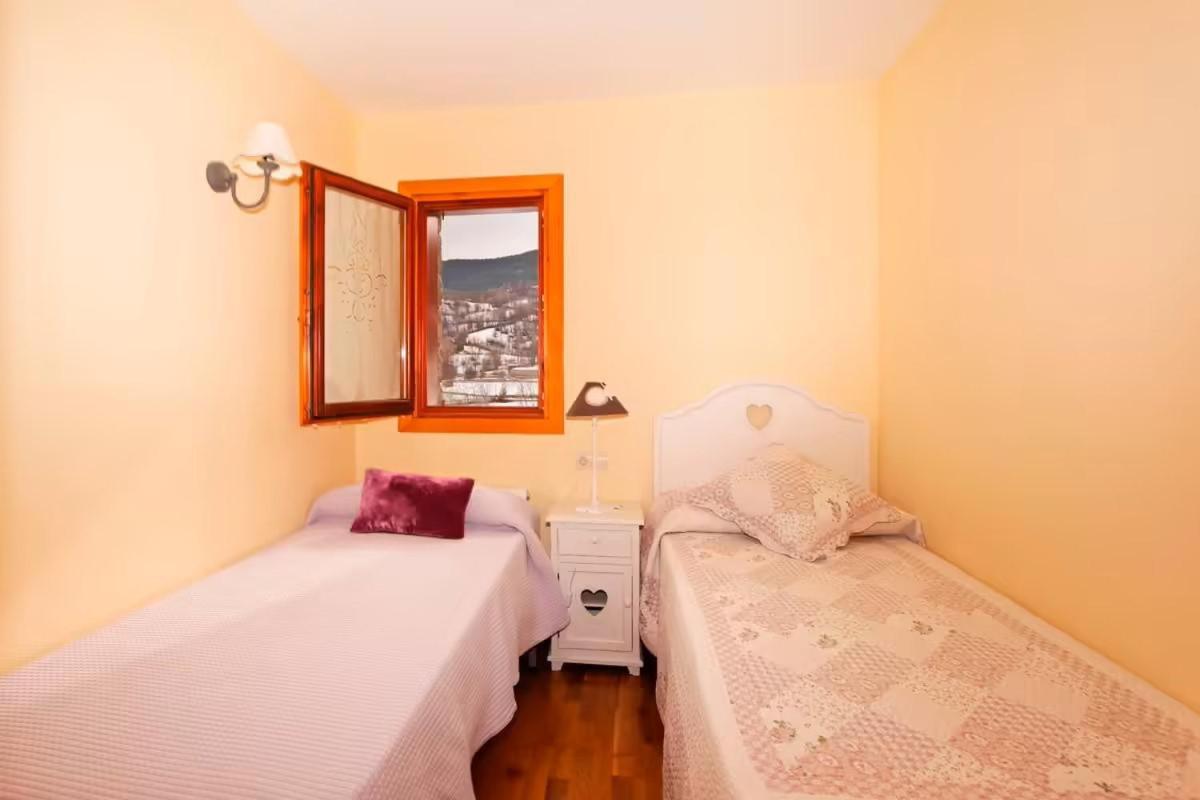 Casa ideal para 10 personas con amplia terraza y vistas