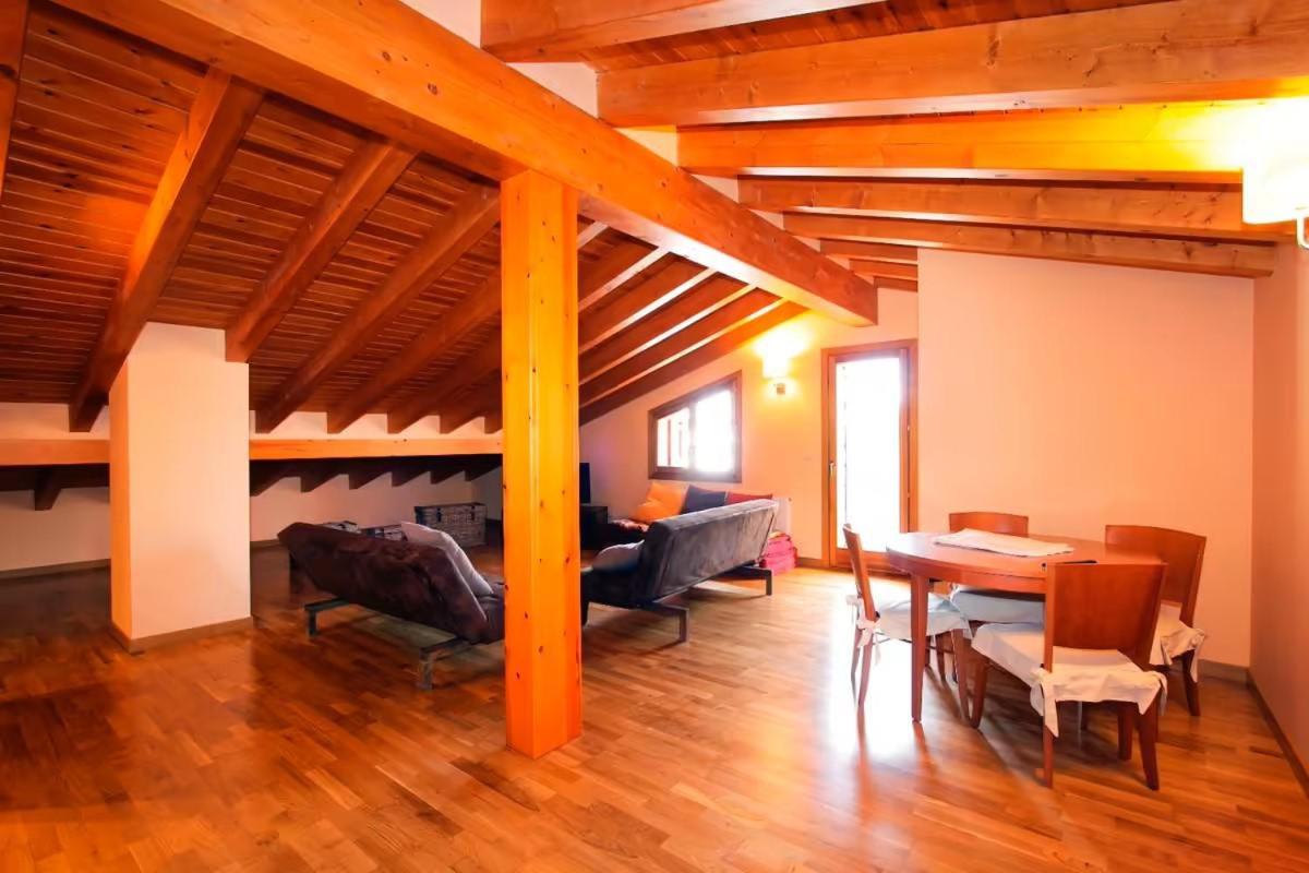 Casa ideal para 10 personas con amplia terraza y vistas