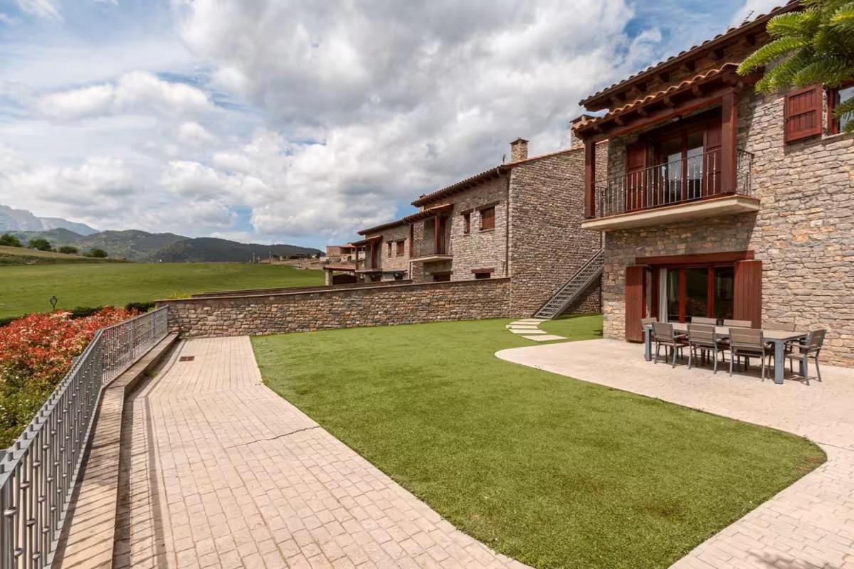 Casa ideal para 10 personas con amplia terraza y vistas
