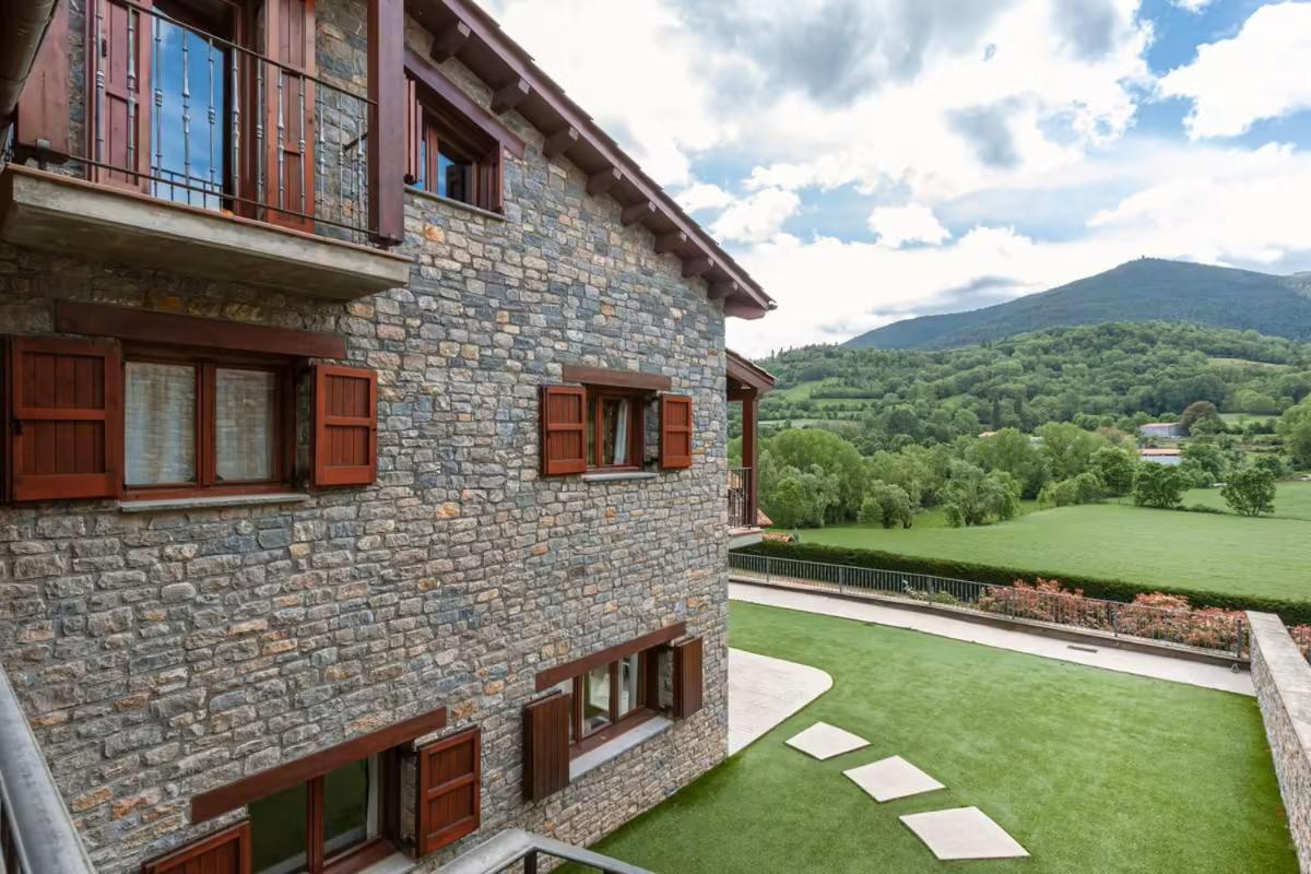 Casa ideal para 10 personas con amplia terraza y vistas