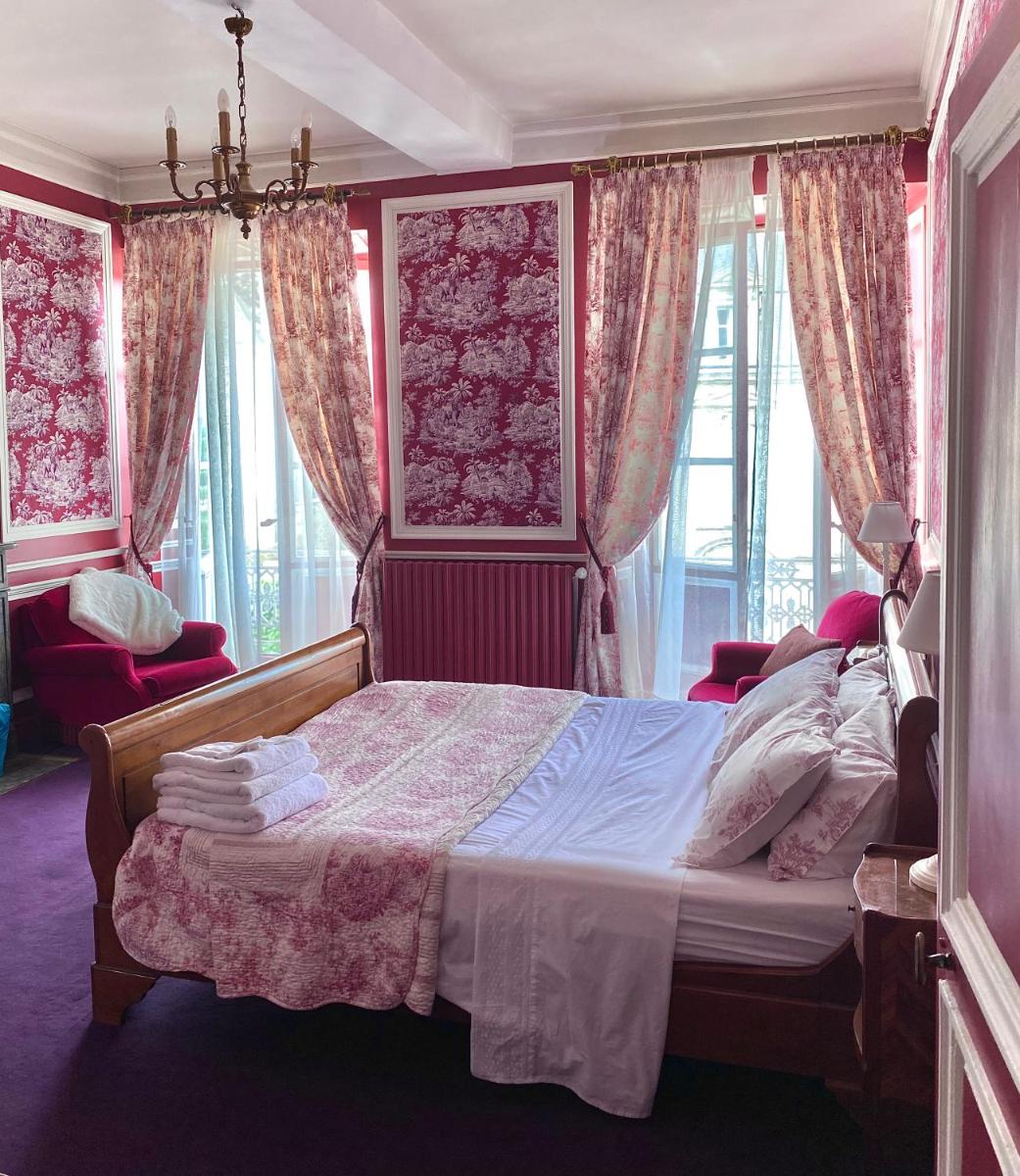 L'Hotel de Hercé Chambre d'Hote view 5