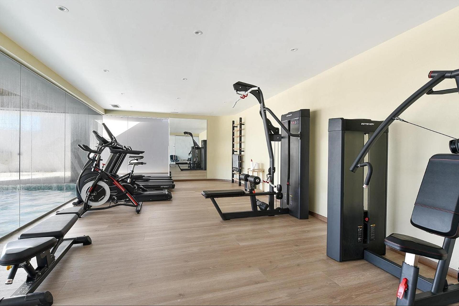 ViVi Homes - Luca Pool, Gym, Spa & Sea View