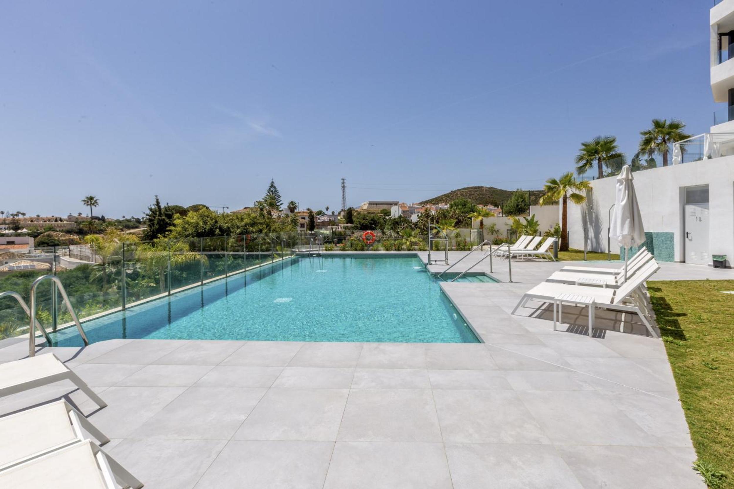 ViVi Homes - Luca Pool, Gym, Spa & Sea View