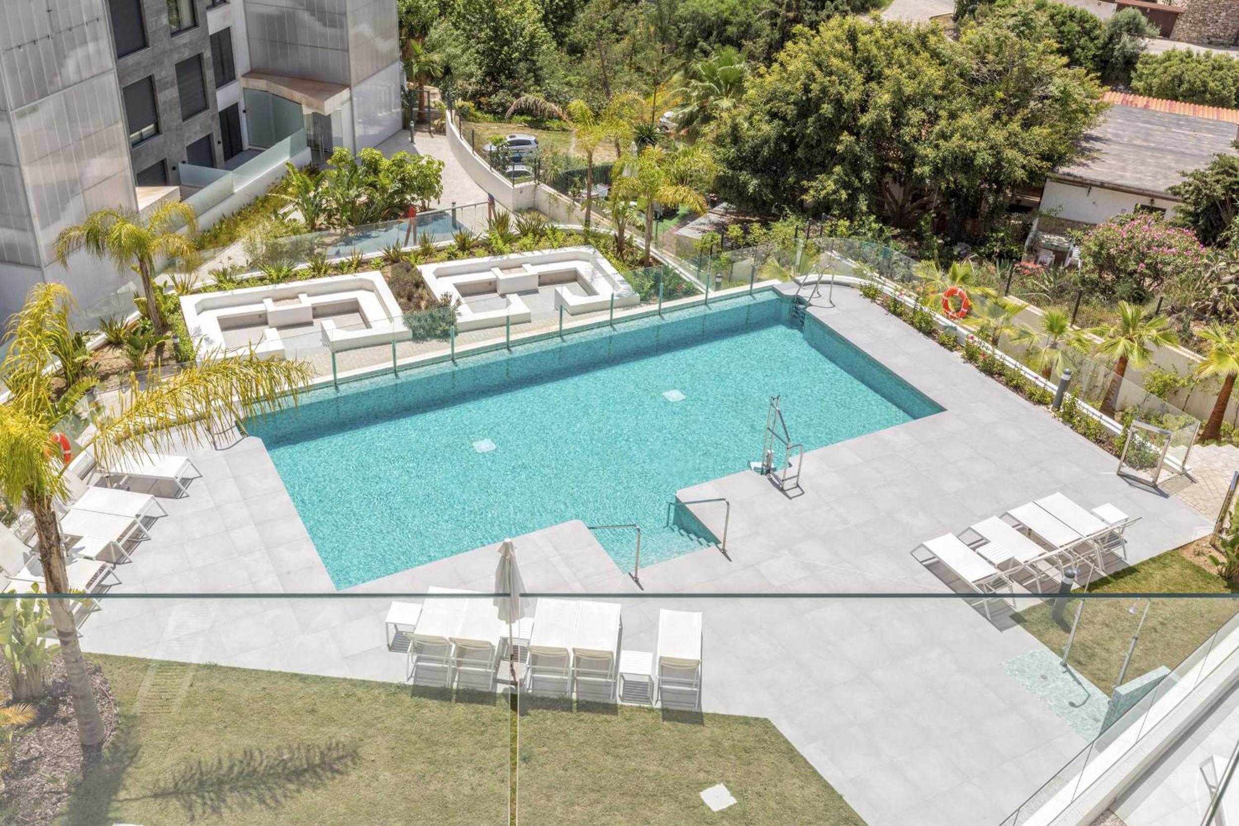 ViVi Homes - Luca Pool, Gym, Spa & Sea View
