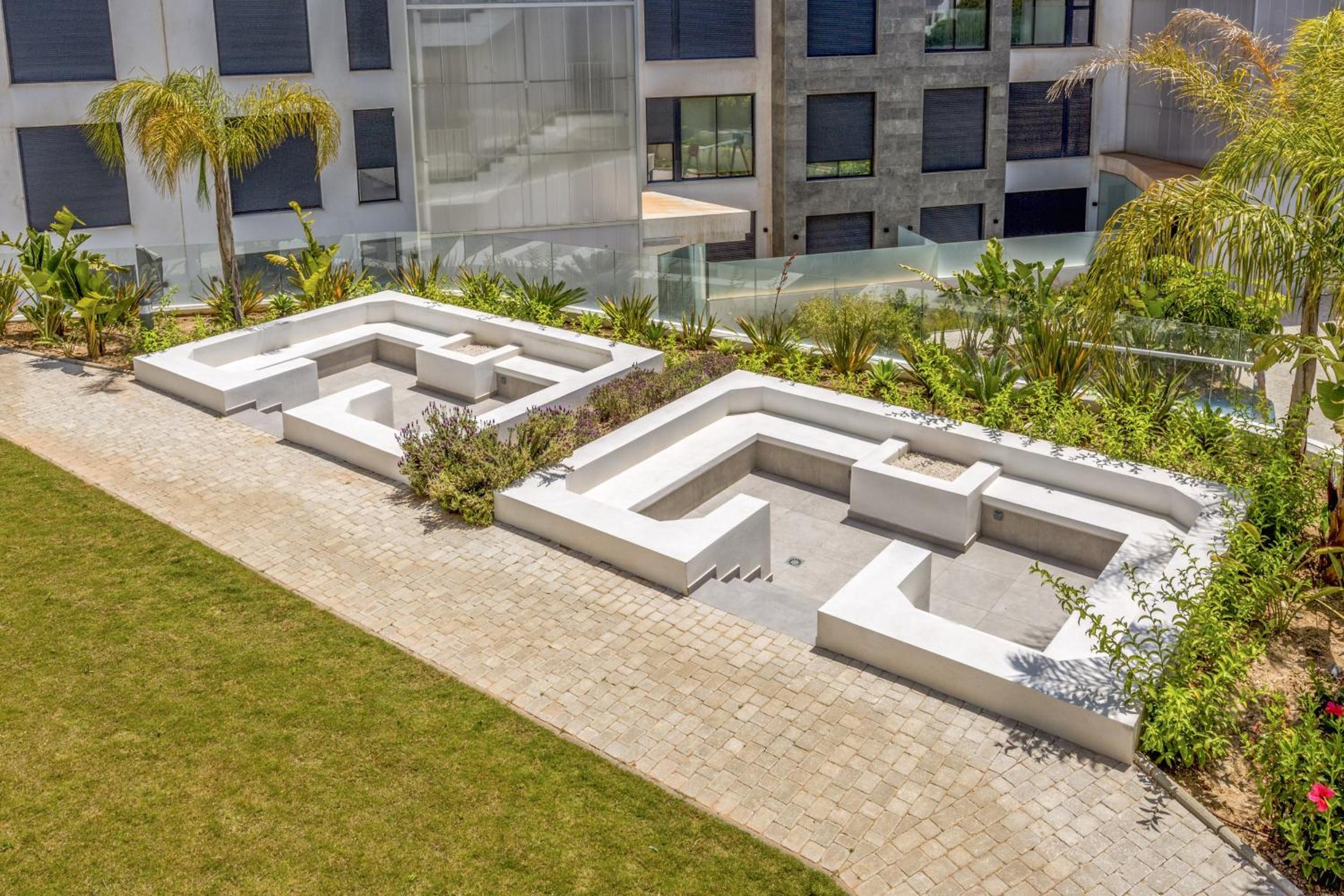 ViVi Homes - Luca Pool, Gym, Spa & Sea View