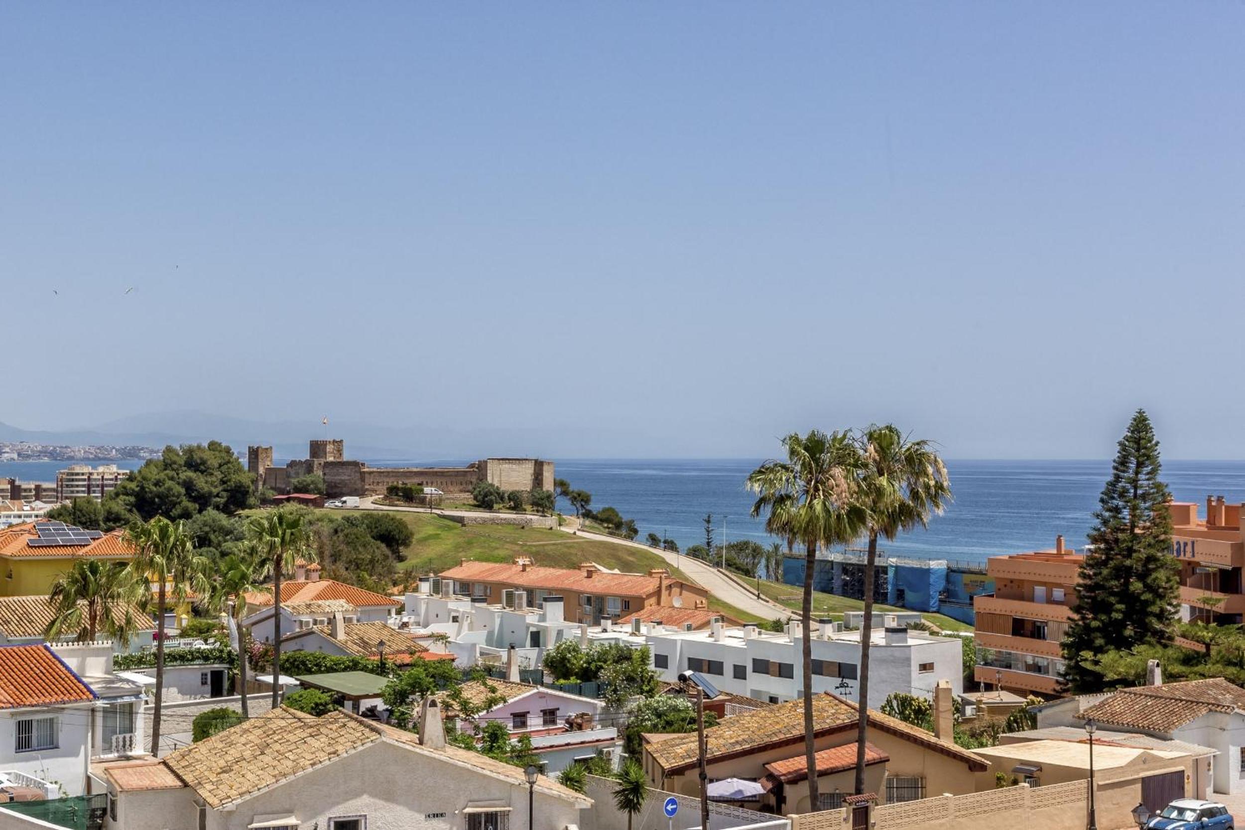 ViVi Homes - Luca Pool, Gym, Spa & Sea View
