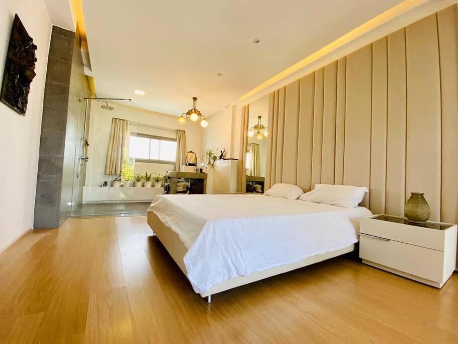 Narcisses House