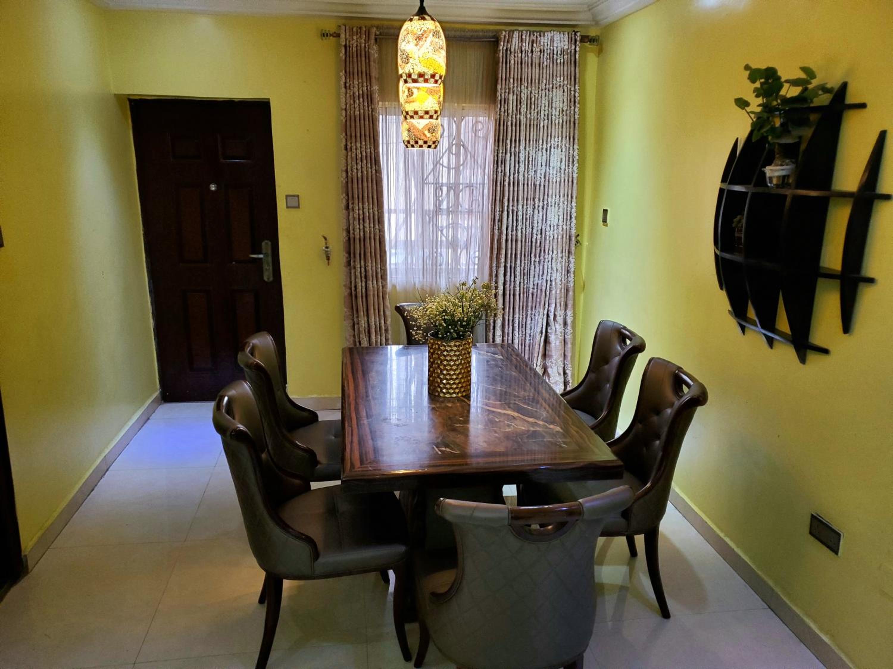 Flat - Sleeps 6 with Parking view 3