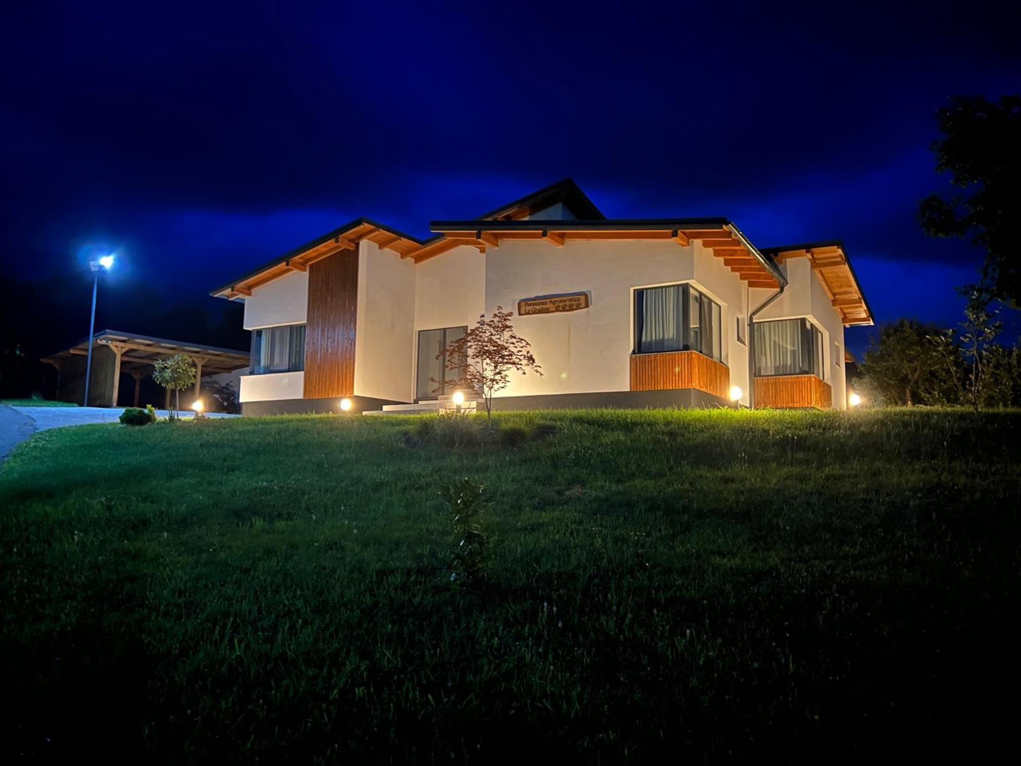 Agropensiunea La Gradina view 3