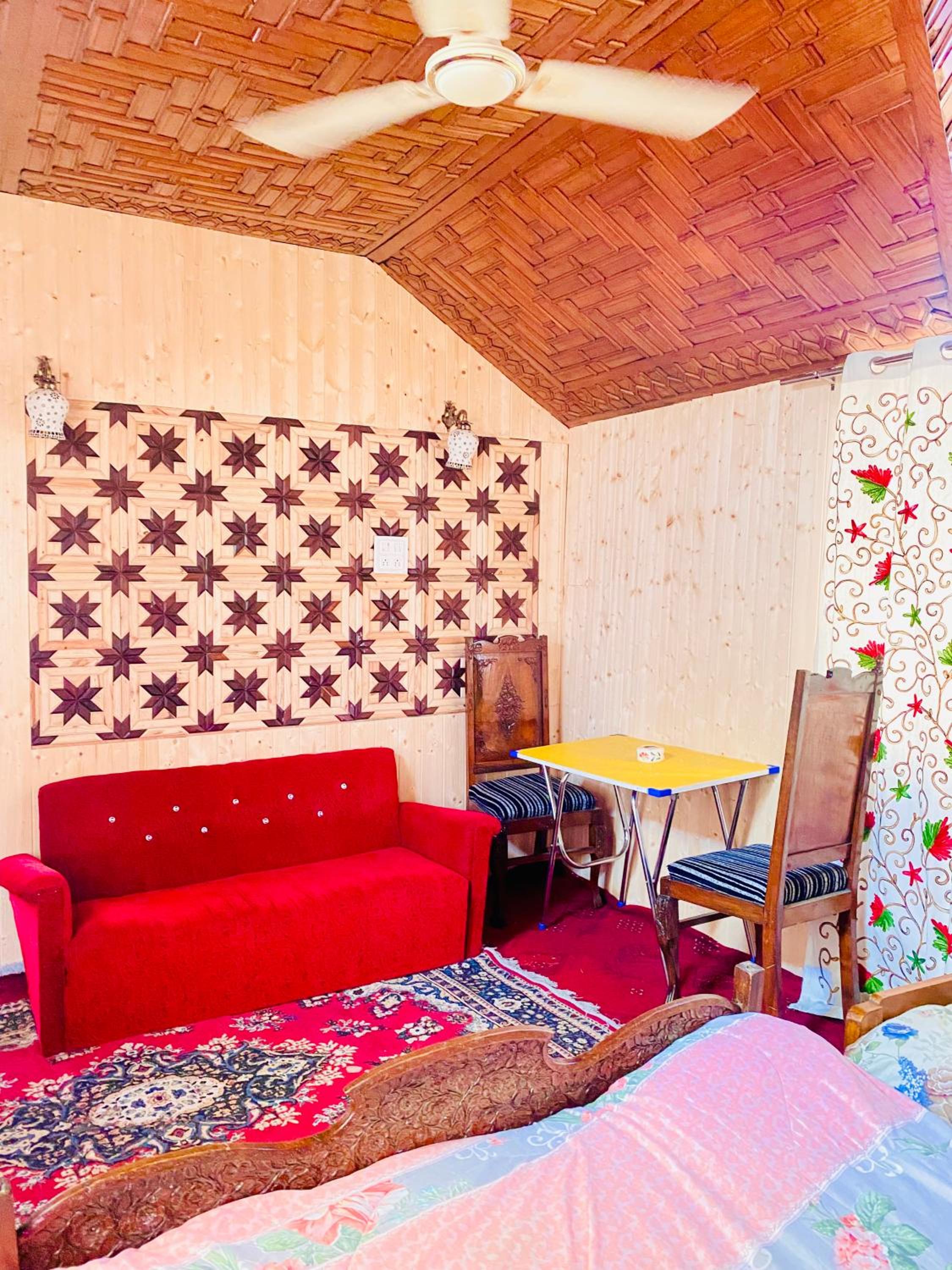 House Boat New Pala Palace
