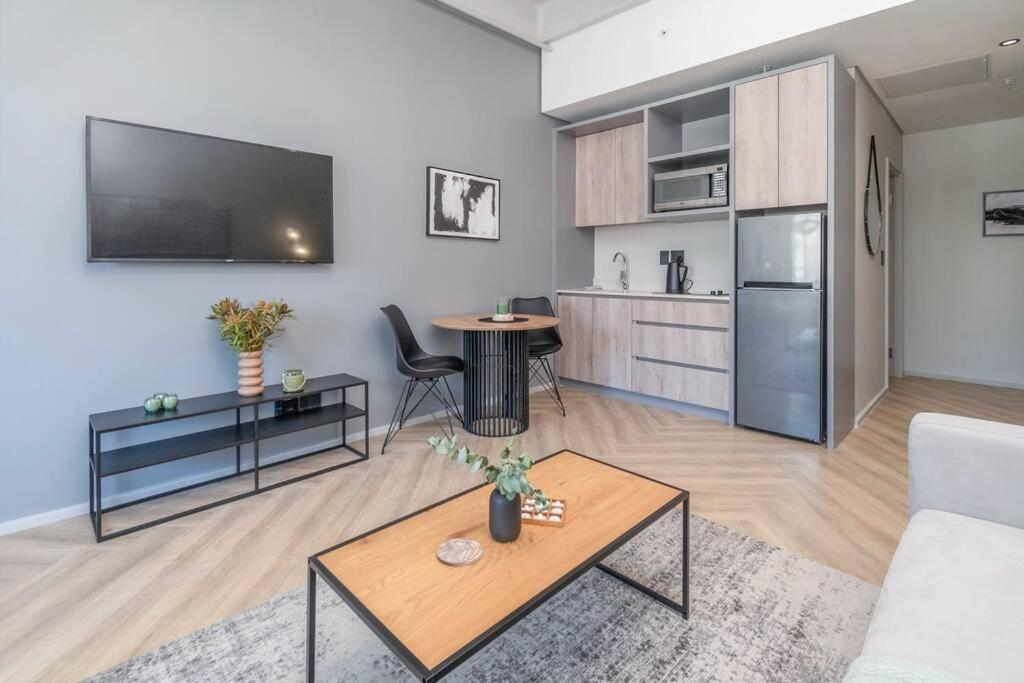 Spacious one bed city apartment view 3