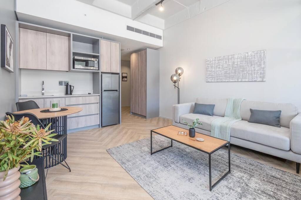 Spacious one bed city apartment view 4