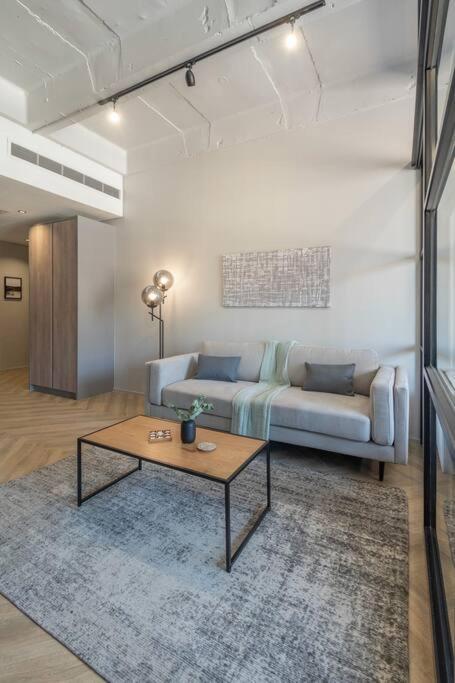 Spacious one bed city apartment view 5