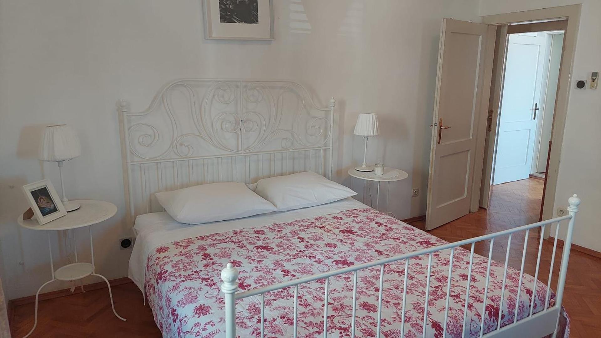 PORT on riva with parking and sea view view 5