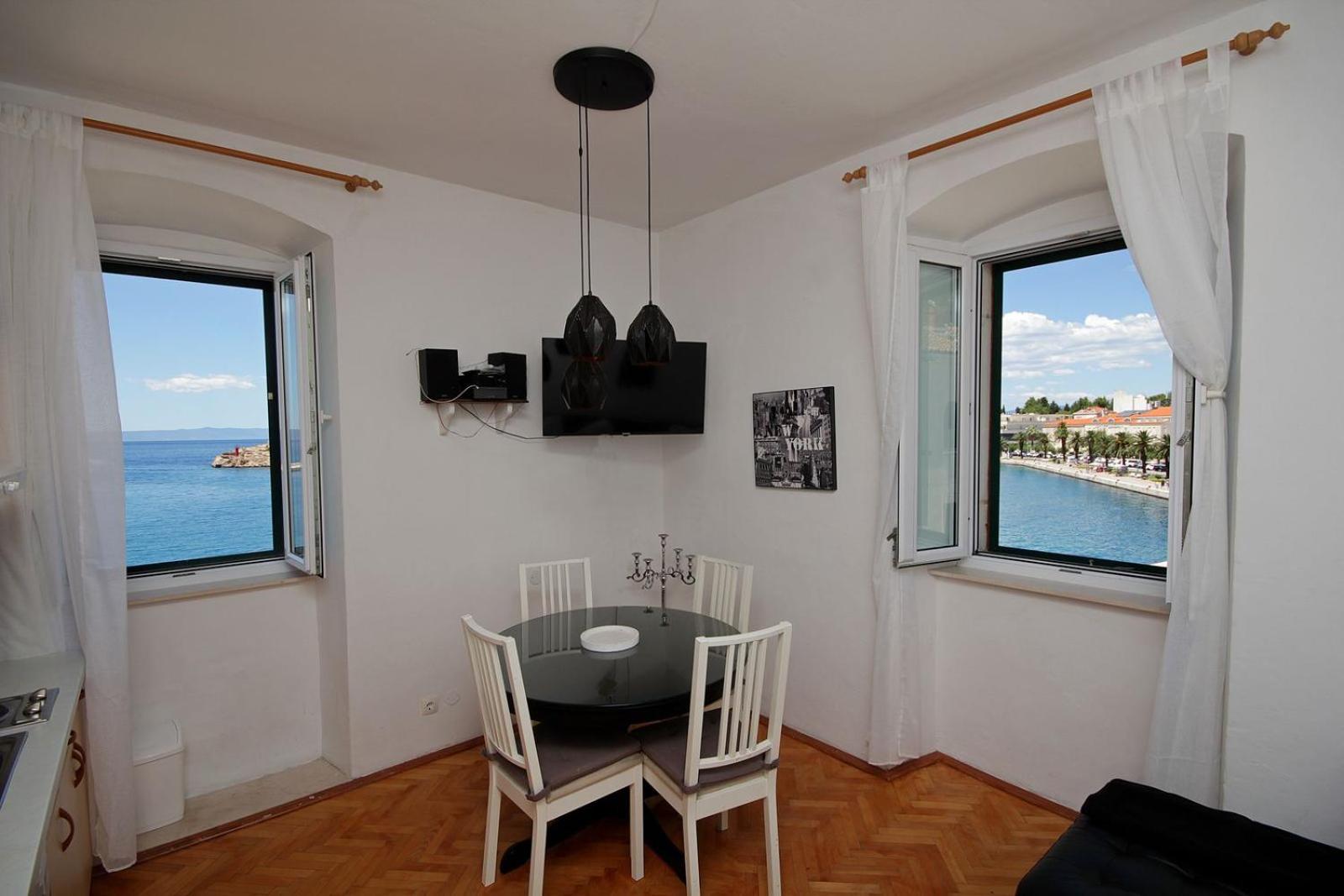 PORT on riva with parking and sea view view 4
