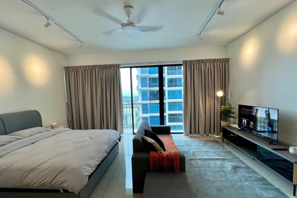 Muji Modern Suite at Trefoil Setia Alam