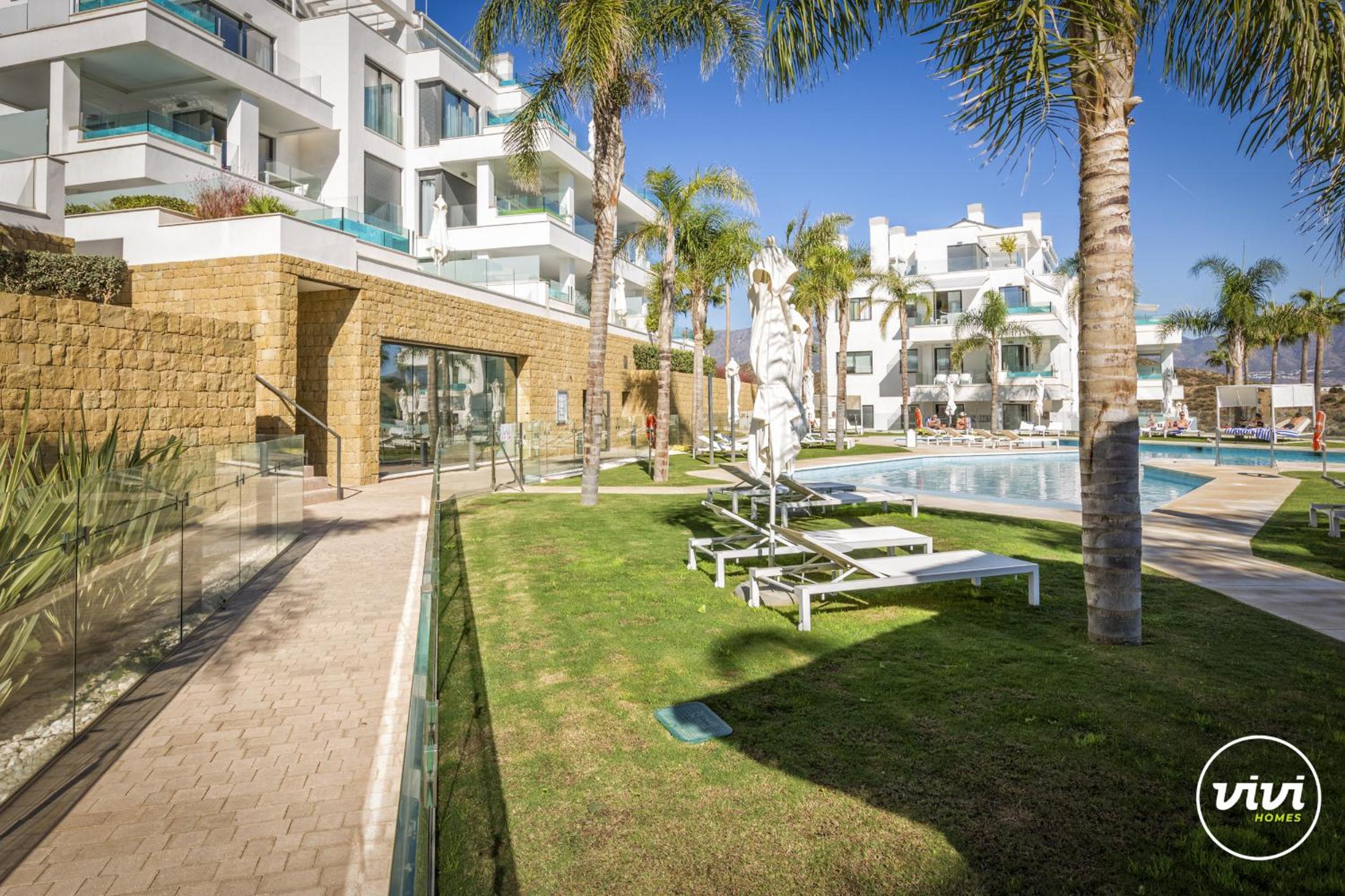 ViVi Homes - Las Palmas Pool, Sauna, Gym & Beach
