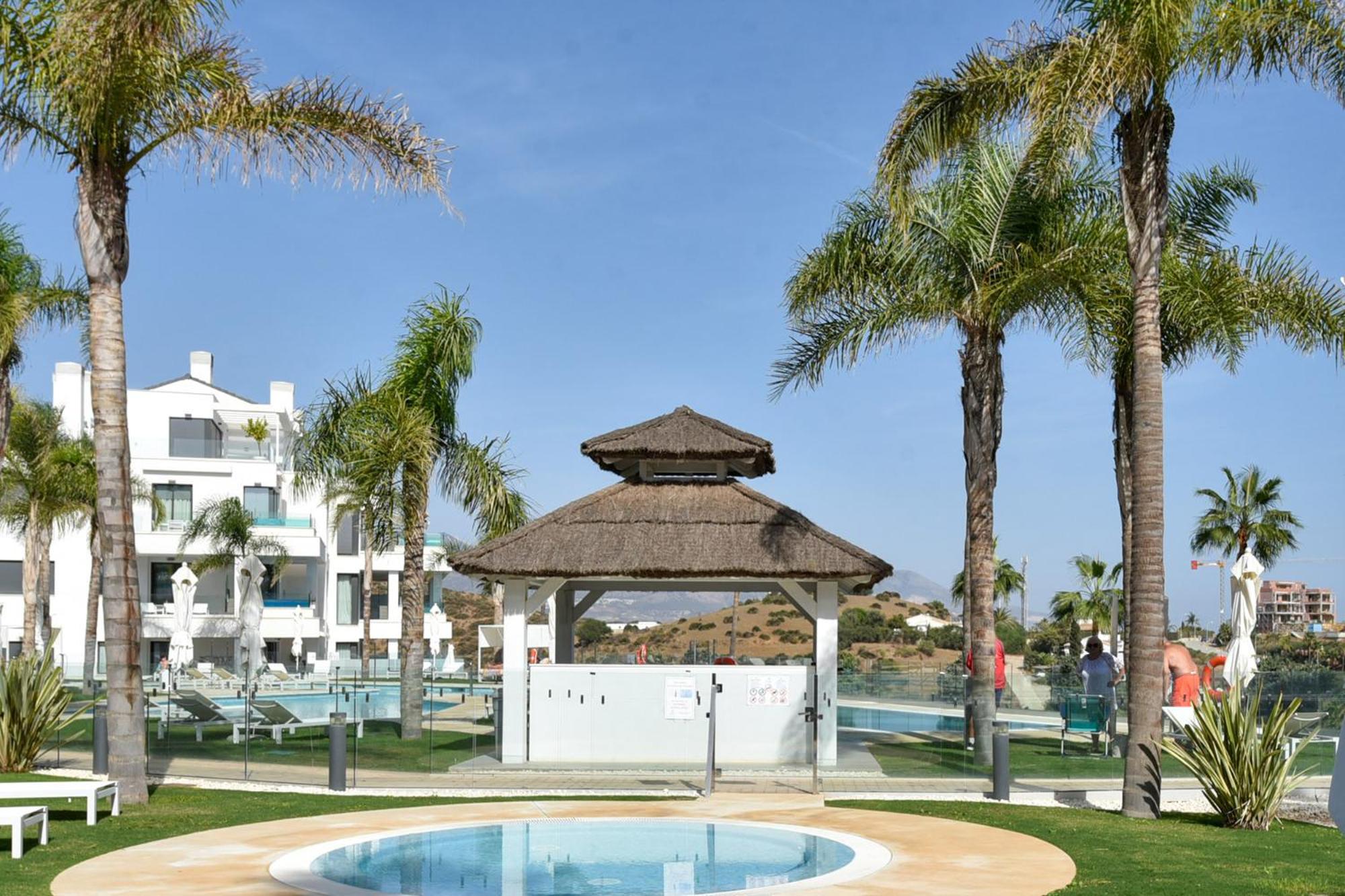 ViVi Homes - Las Palmas Pool, Sauna, Gym & Beach