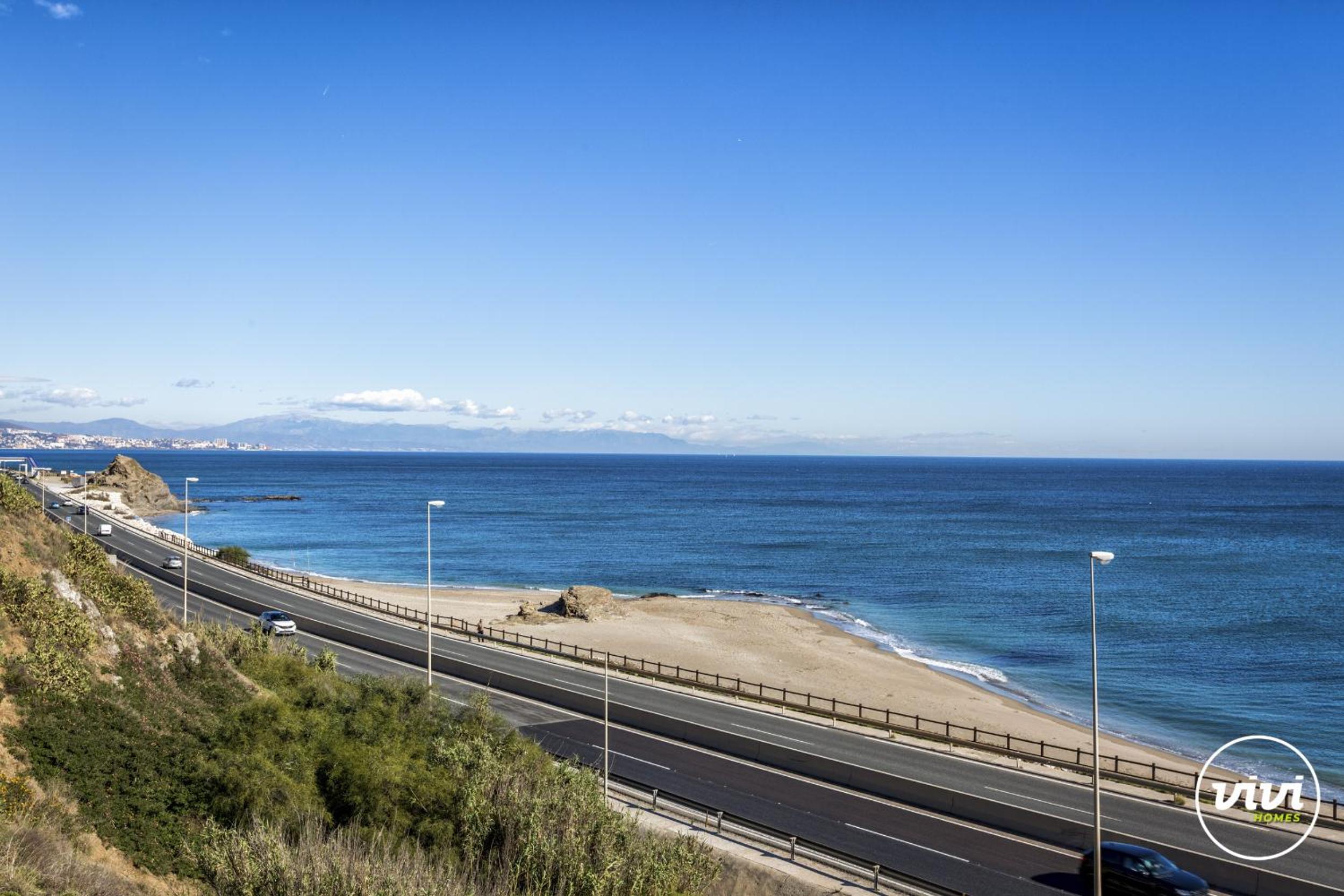 ViVi Homes - Las Palmas Pool, Sauna, Gym & Beach